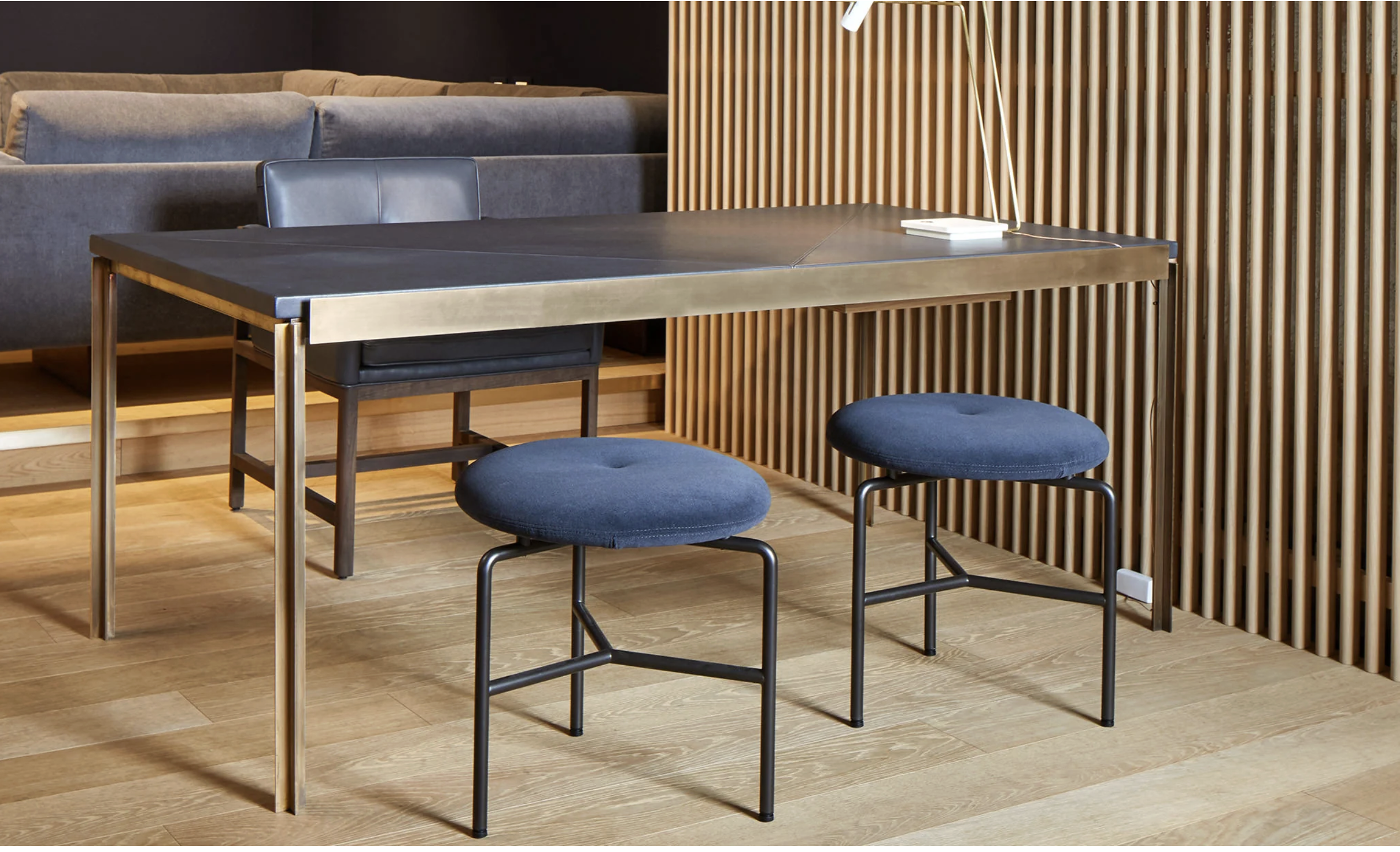 CIRCULAR STOOLS par BassamFellows