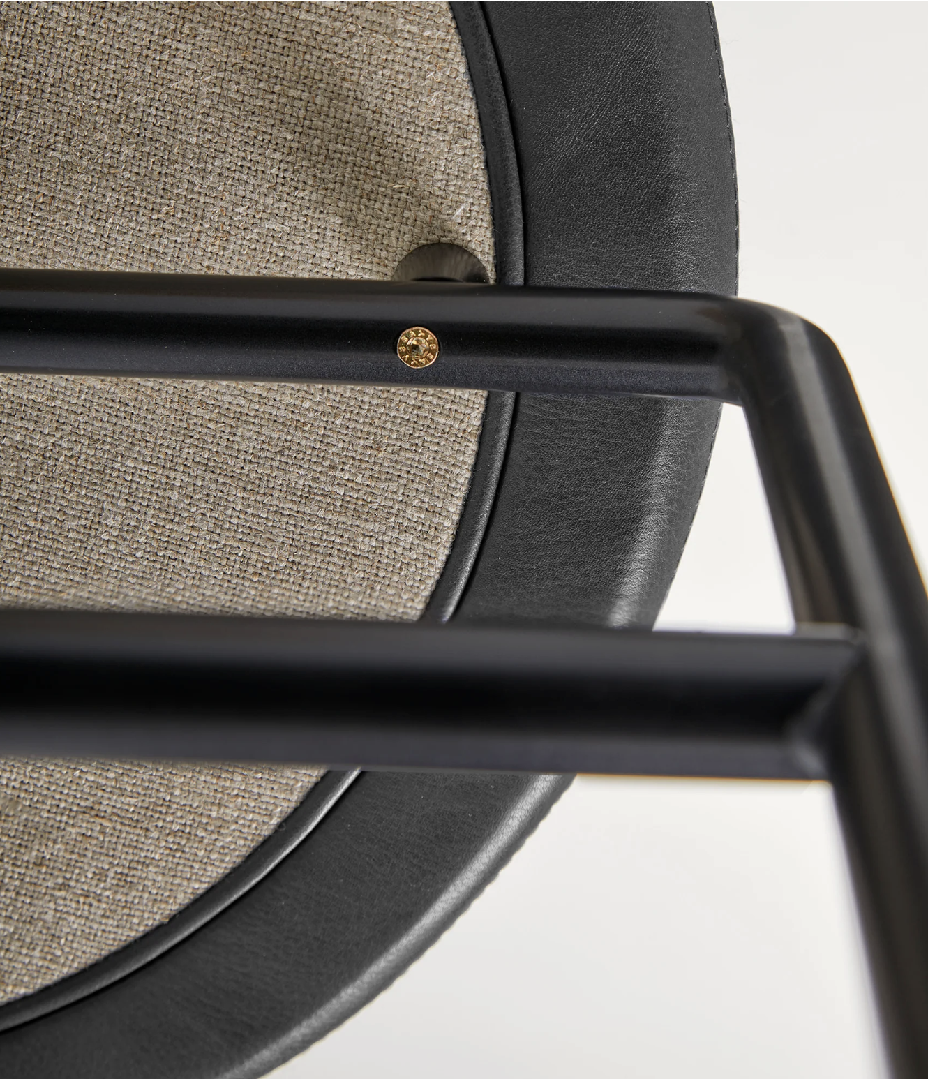 CIRCULAR STOOLS par BassamFellows