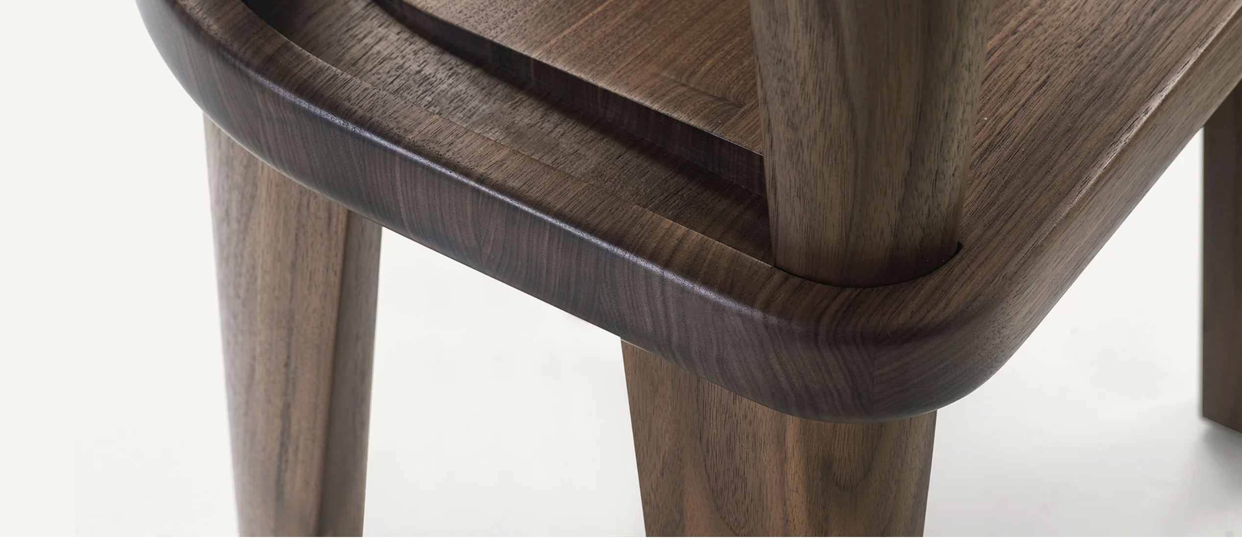 CLUSTER STOOLS par BassamFellows