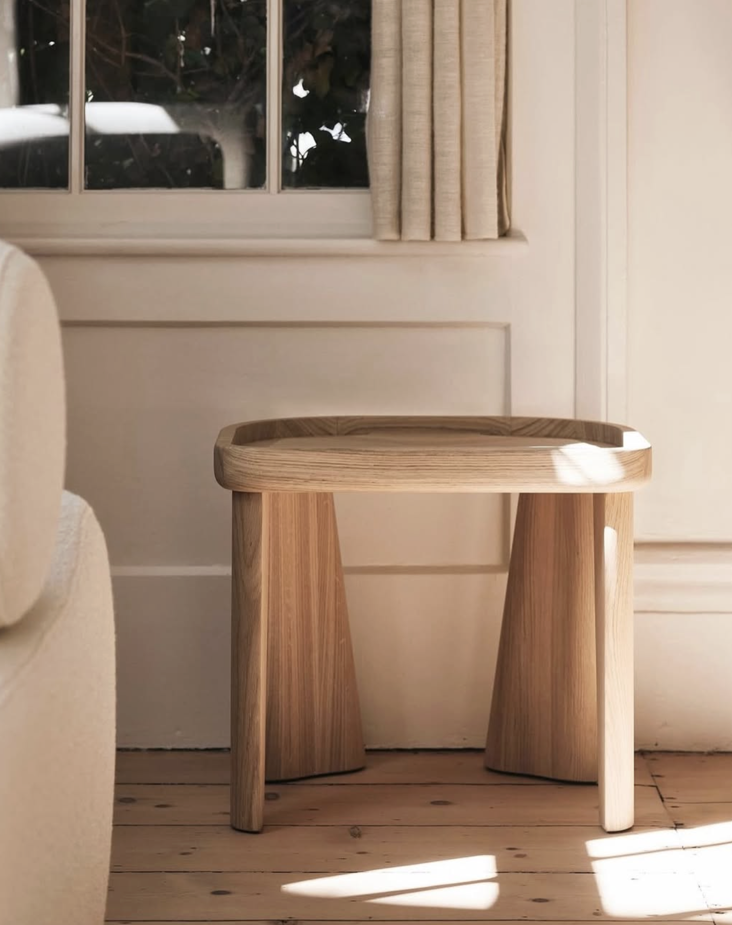 CLUSTER STOOLS par BassamFellows