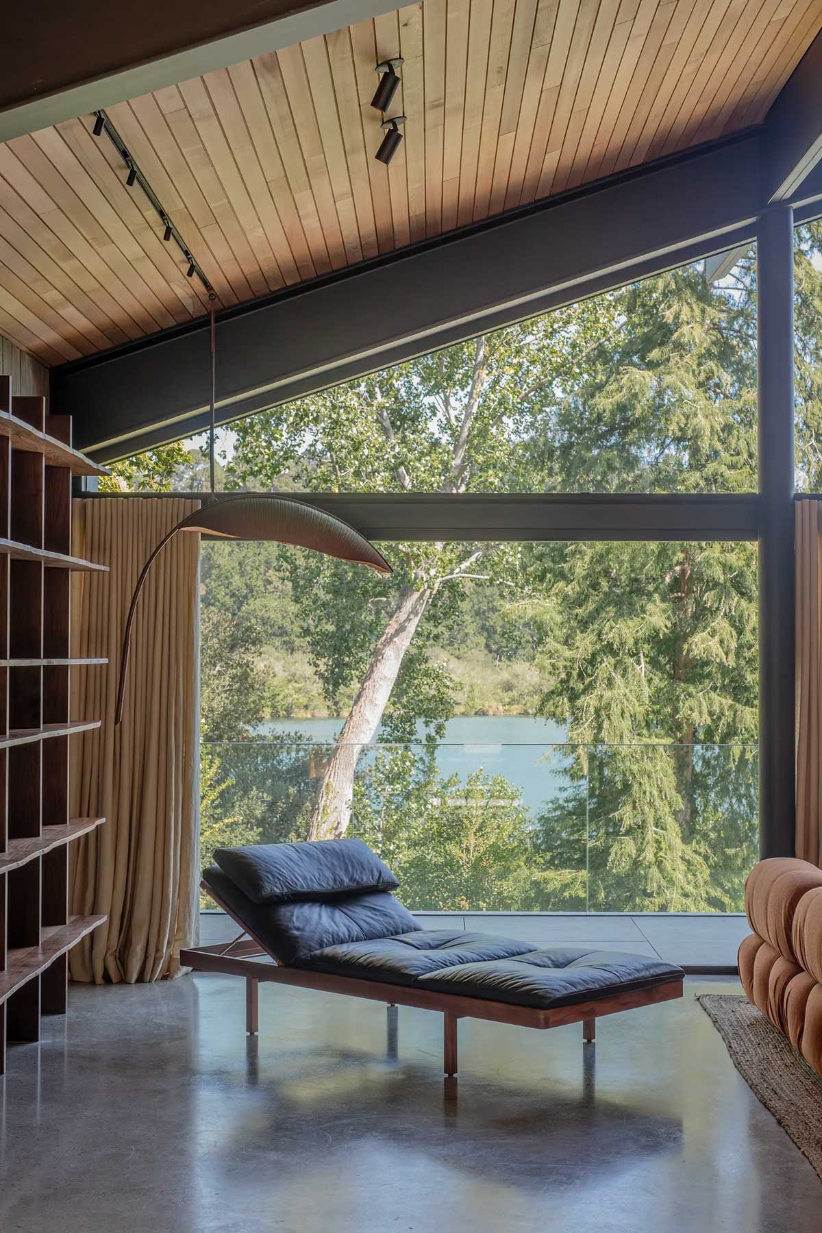 DAYBED par BassamFellows