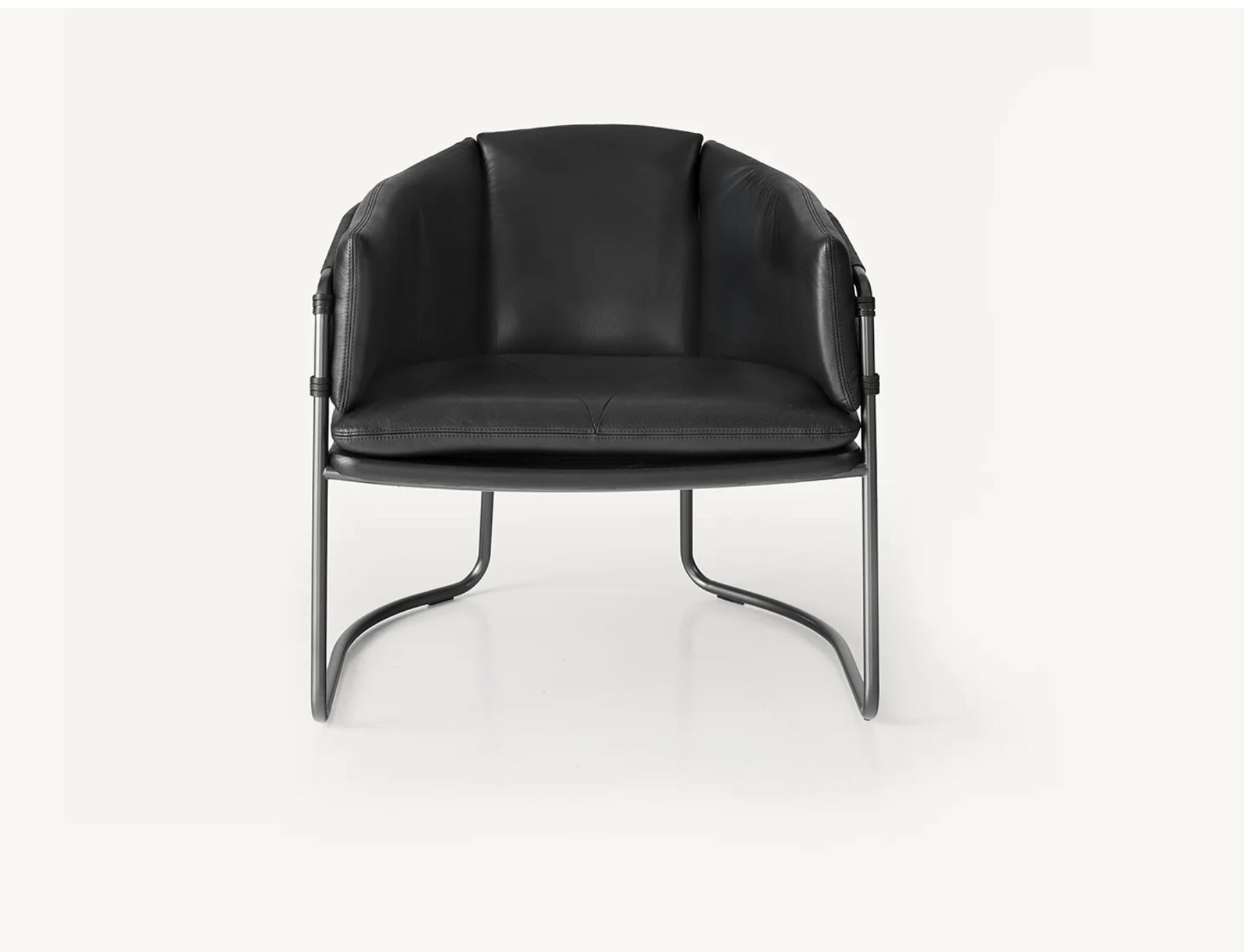 GEOMETRIC LOUNGE CHAIR par BassamFellows