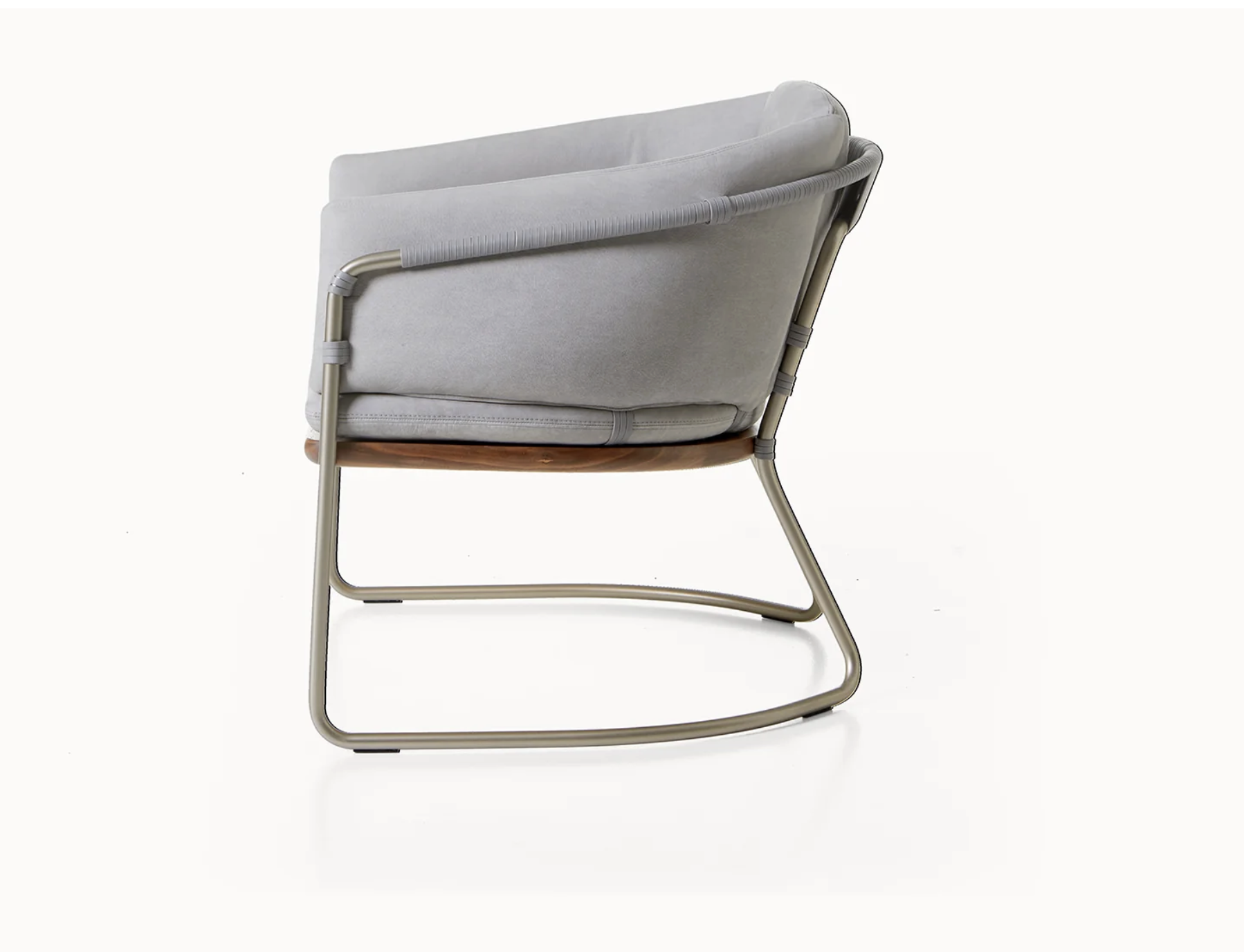 GEOMETRIC LOUNGE CHAIR par BassamFellows