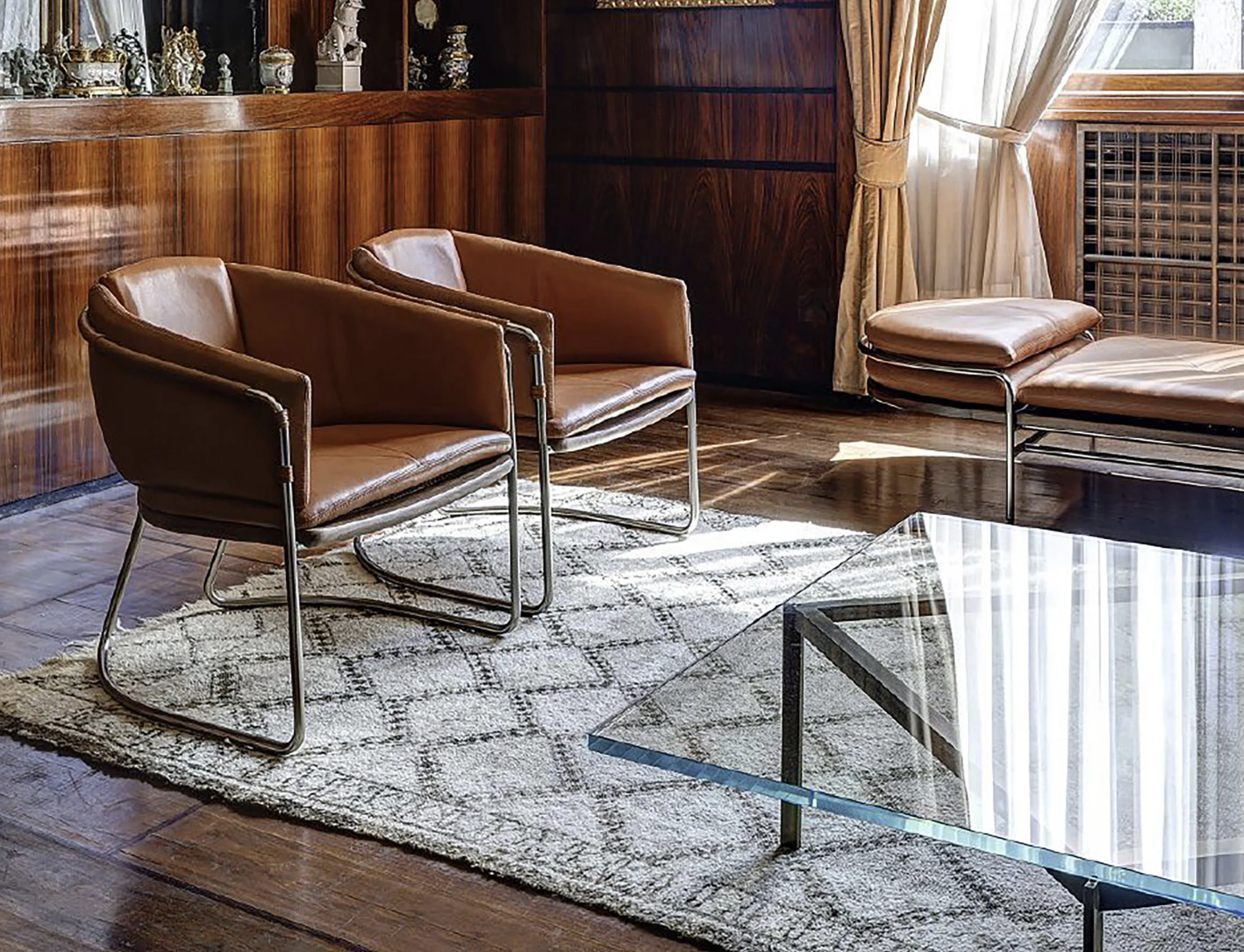 GEOMETRIC LOUNGE CHAIR par BassamFellows