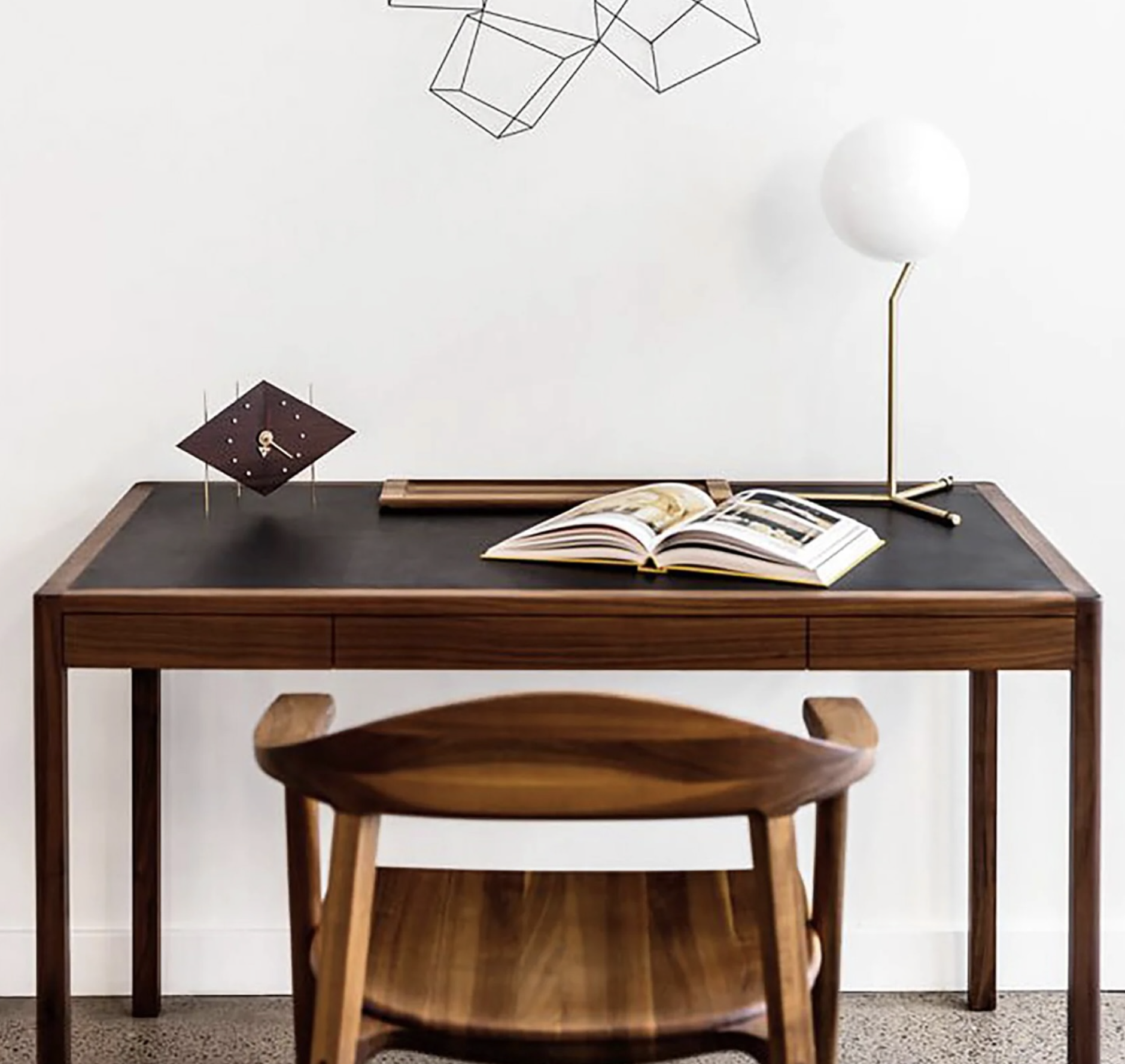 LEATHER DESK par BassamFellows