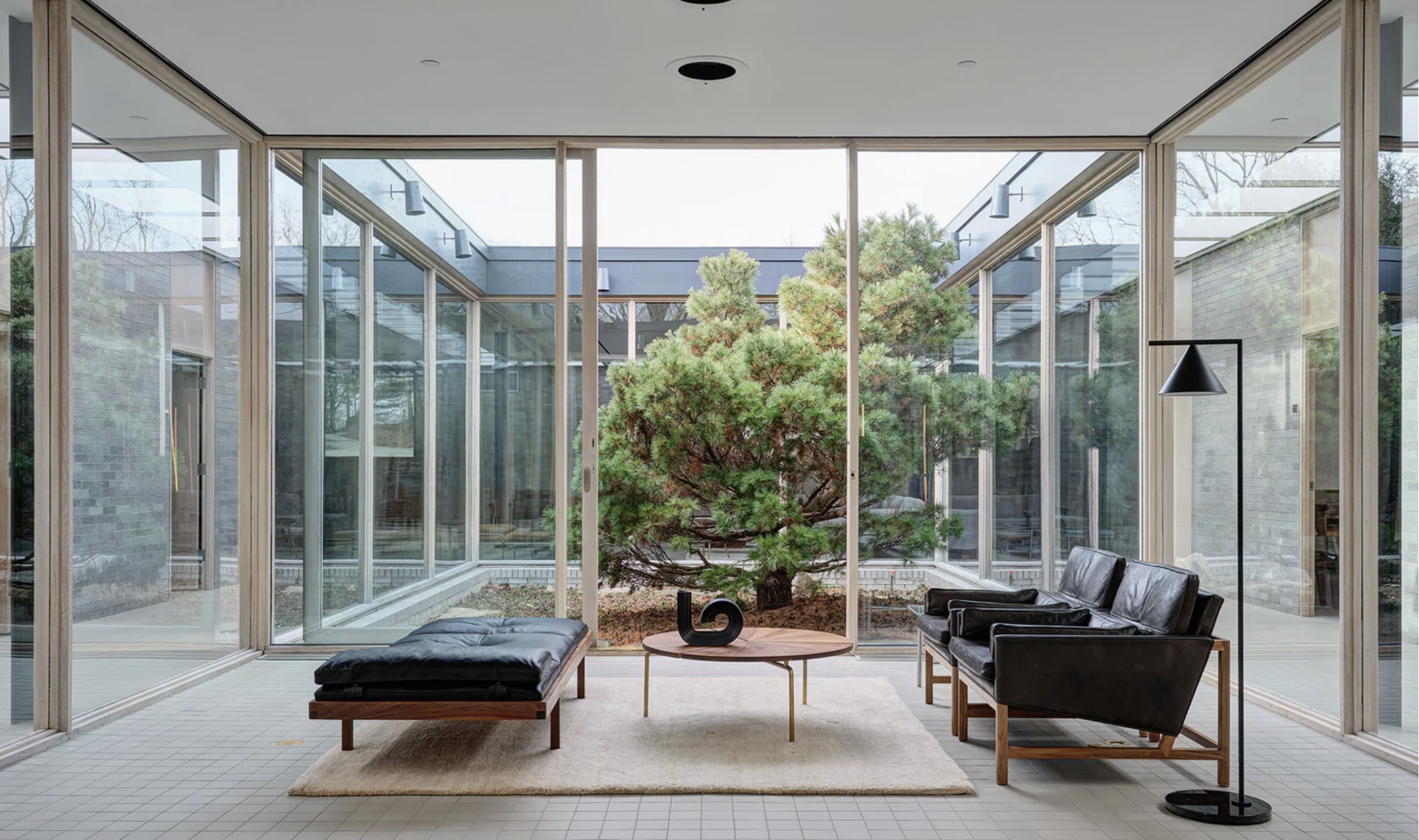 LOUNGE SEATING par BassamFellows