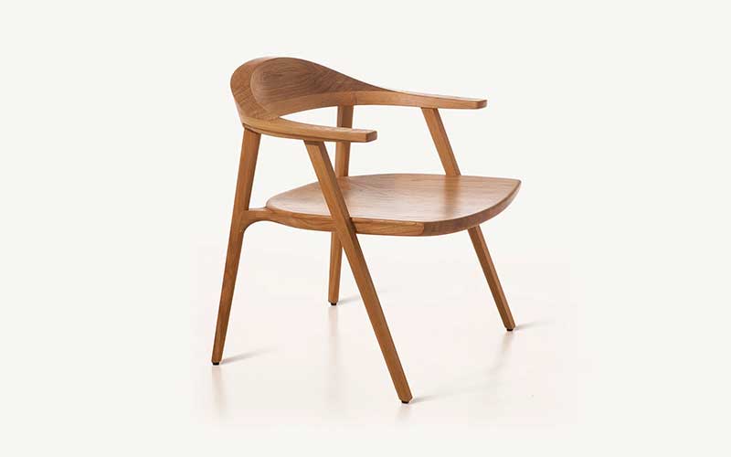 MANTIS LOUNGE CHAIR par BassamFellows