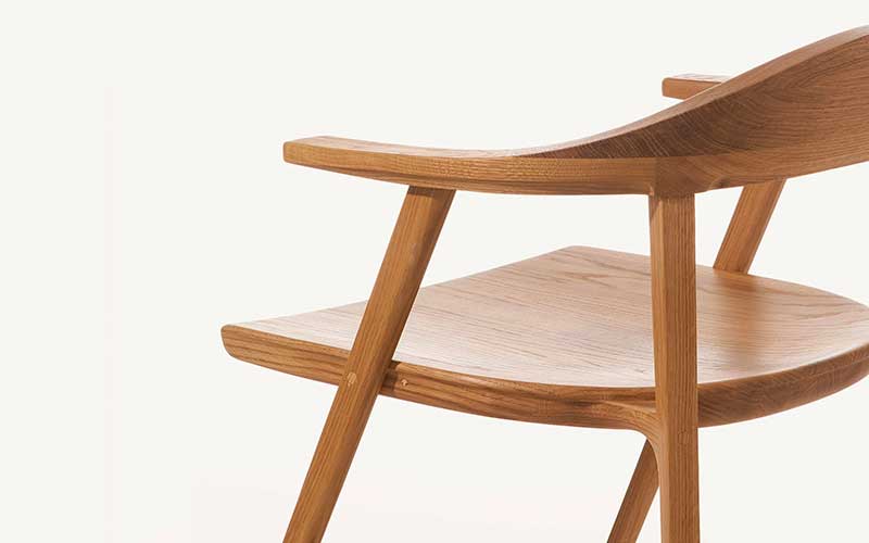 MANTIS LOUNGE CHAIR par BassamFellows