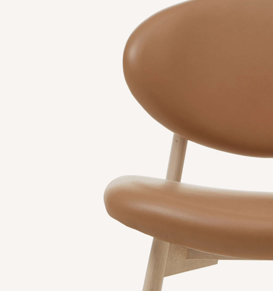 OVOID LOUNGE CHAIR par BassamFellows