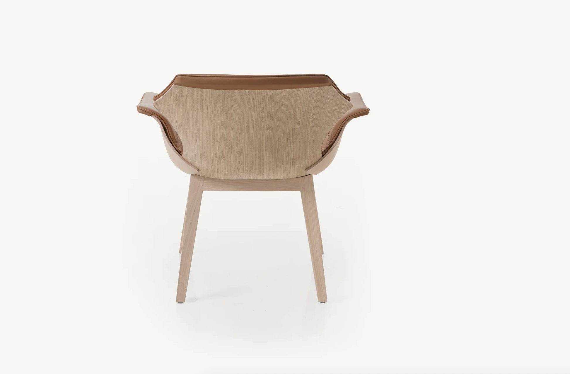 PETAL LOUNGE CHAIR par BassamFellows