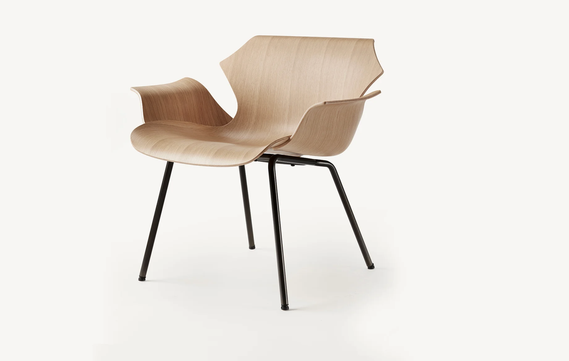 PETAL LOUNGE CHAIR METAL BASE par BassamFellows