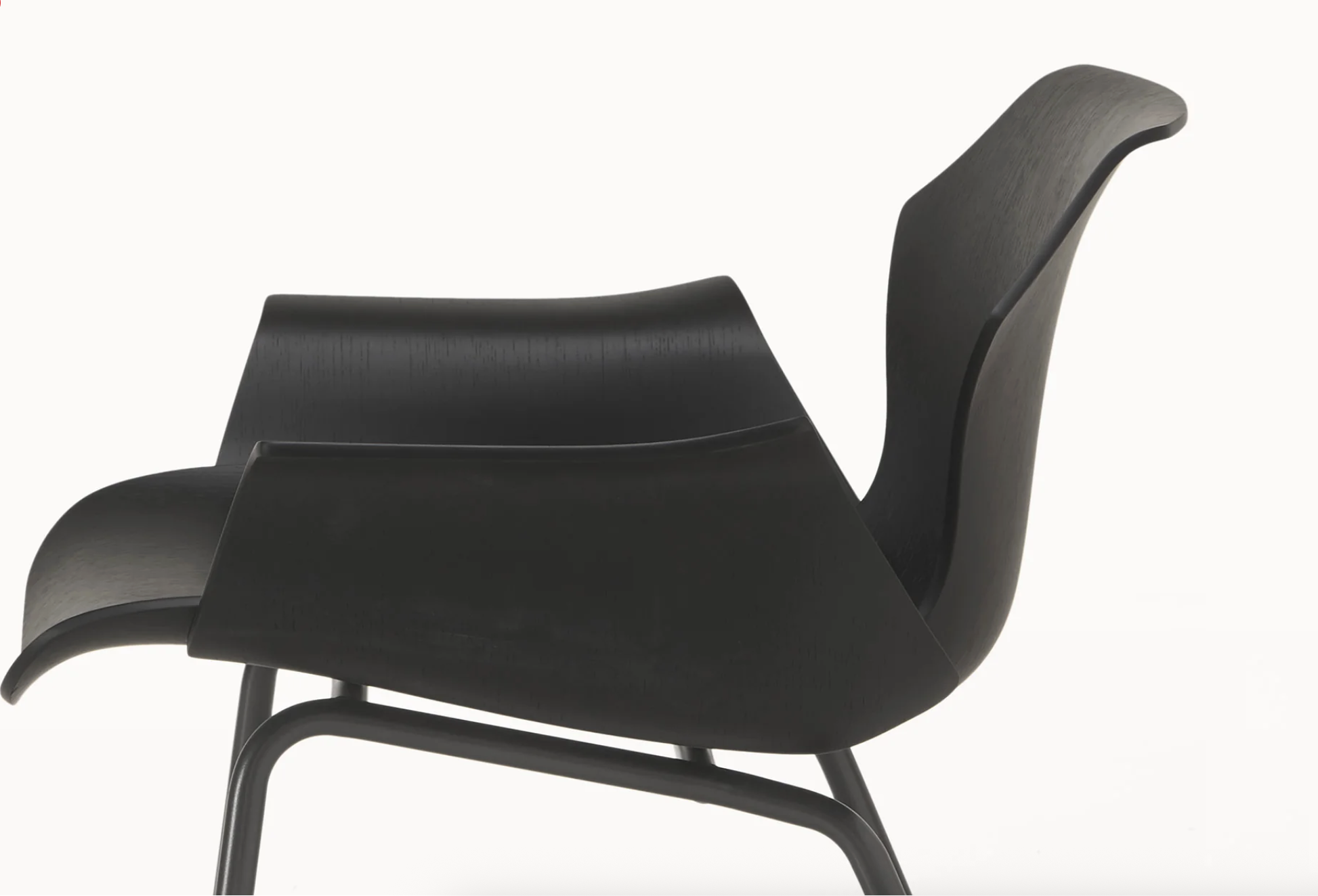 PETAL LOUNGE CHAIR METAL BASE par BassamFellows