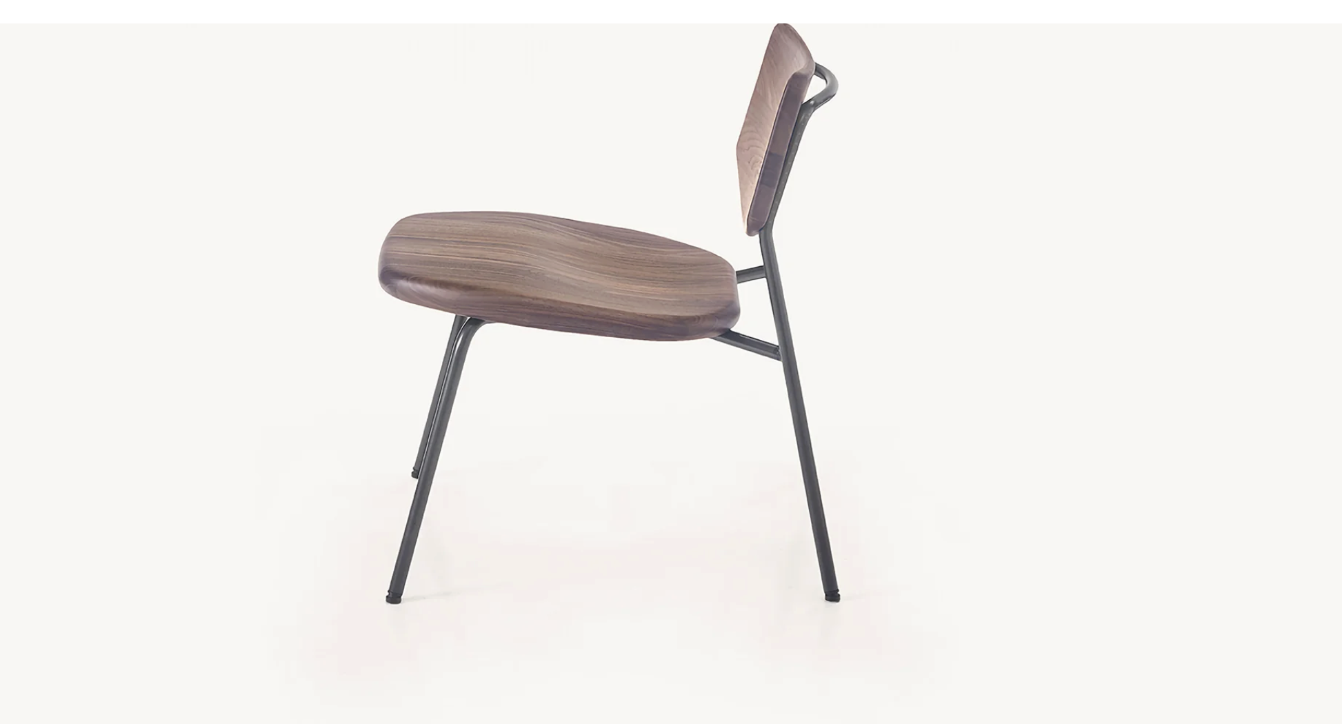 PIPE LOUNGE CHAIR par BassamFellows