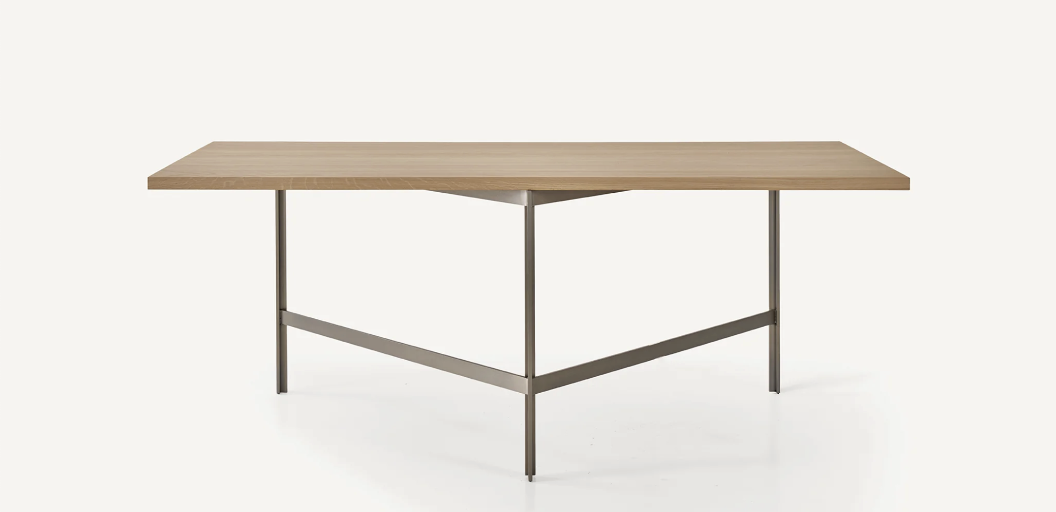PLANK TABLE par BassamFellows