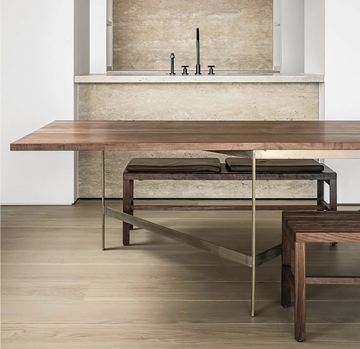 PLANK TABLE par BassamFellows