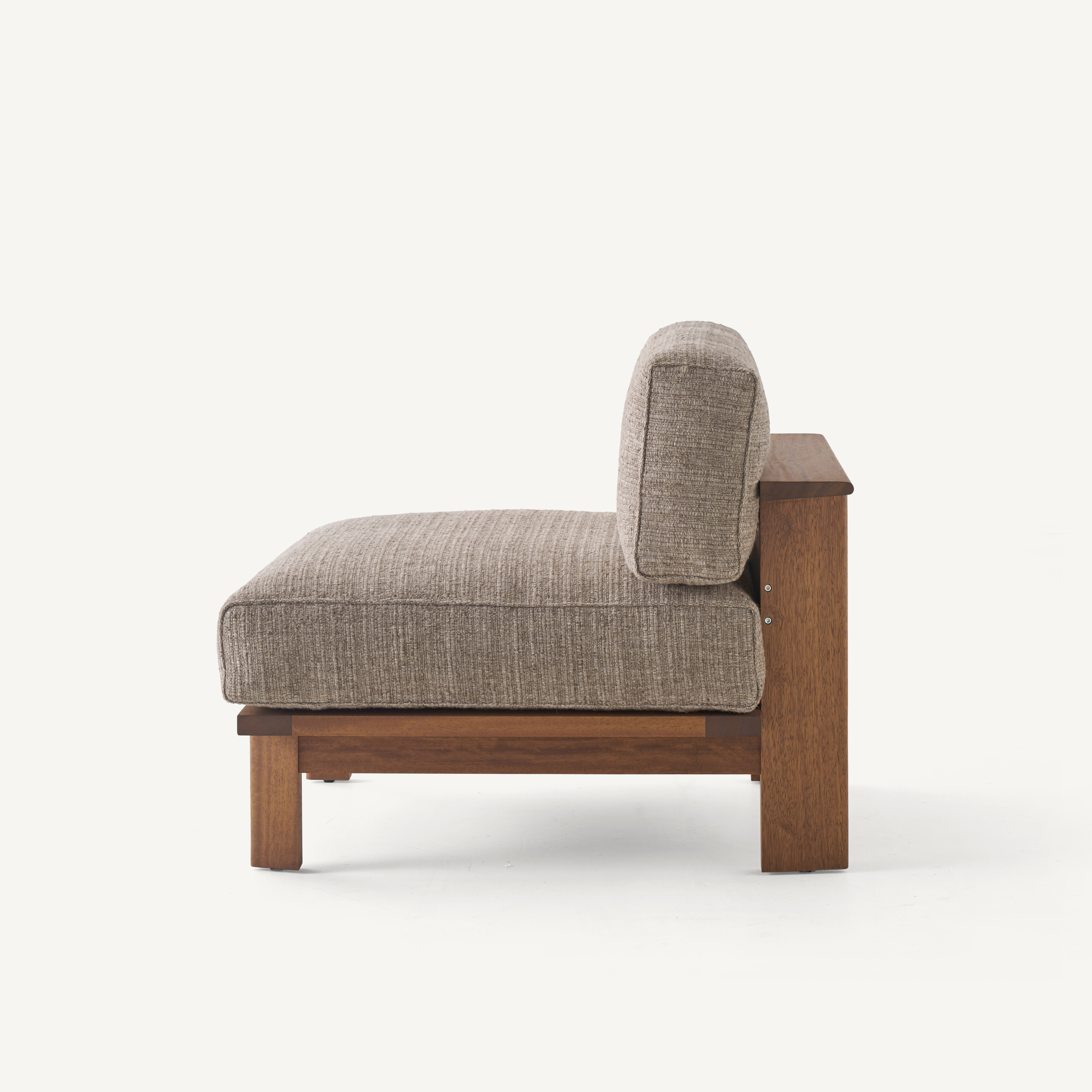 RAIL LOUNGE CHAIRS par BassamFellows