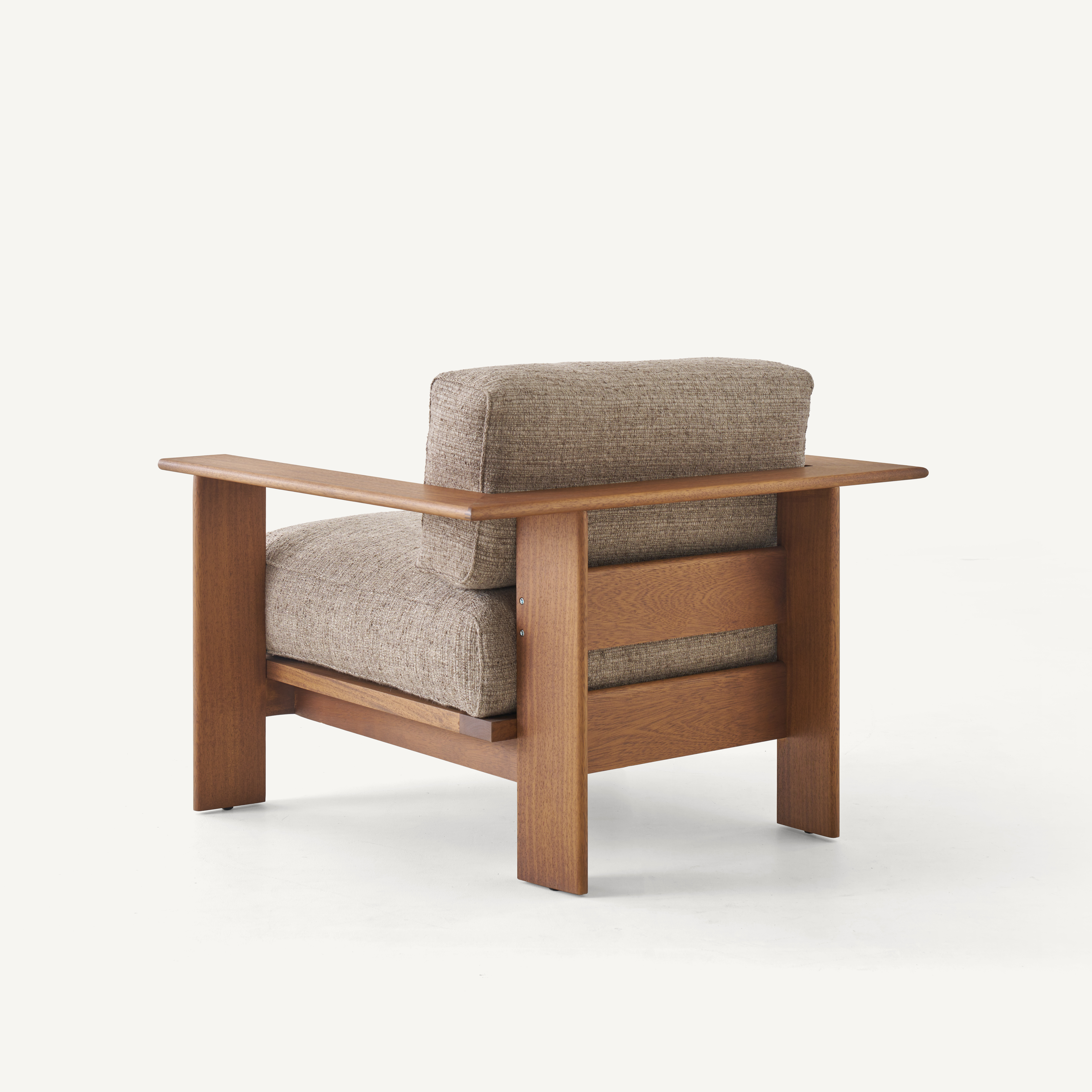 RAIL LOUNGE CHAIRS par BassamFellows