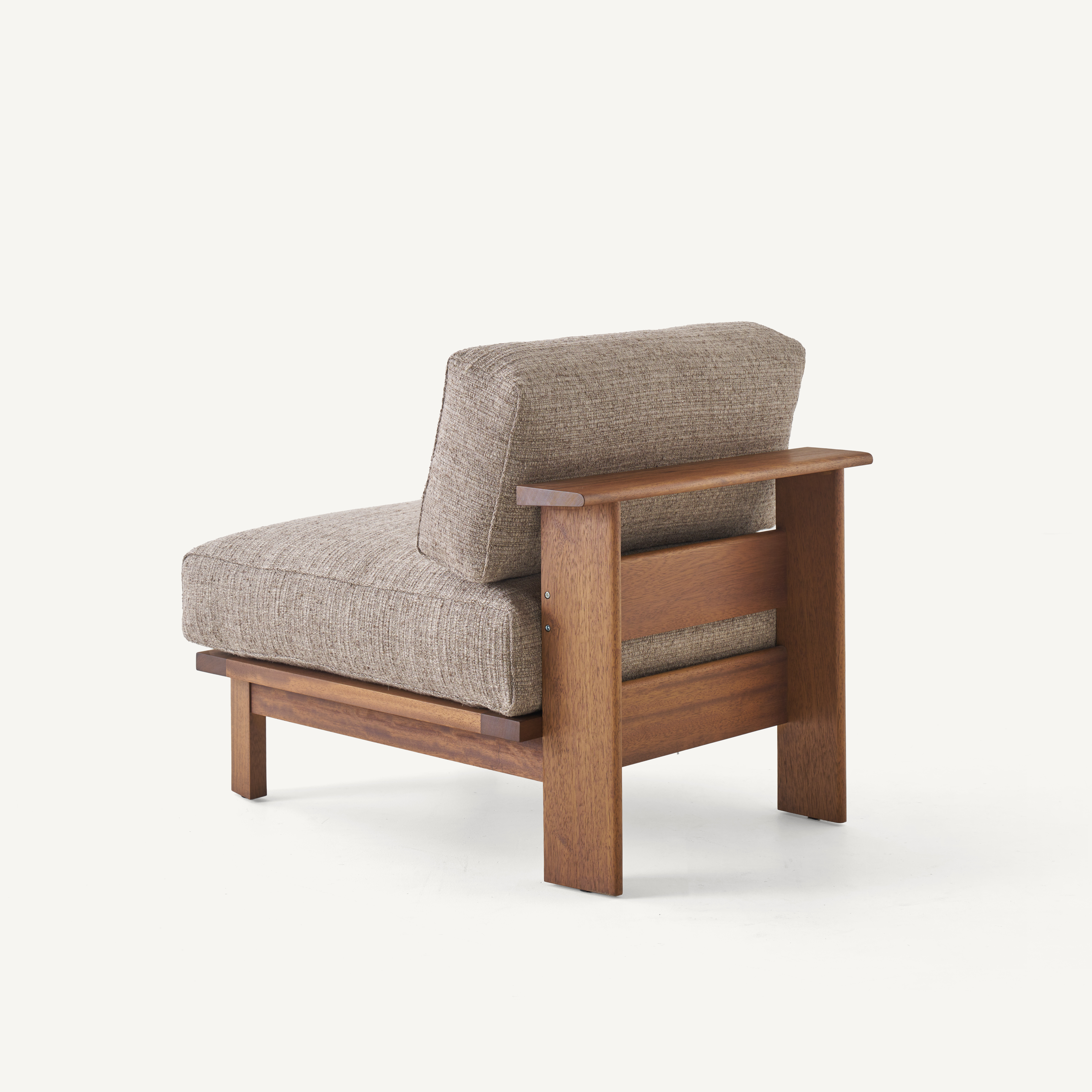 RAIL LOUNGE CHAIRS par BassamFellows