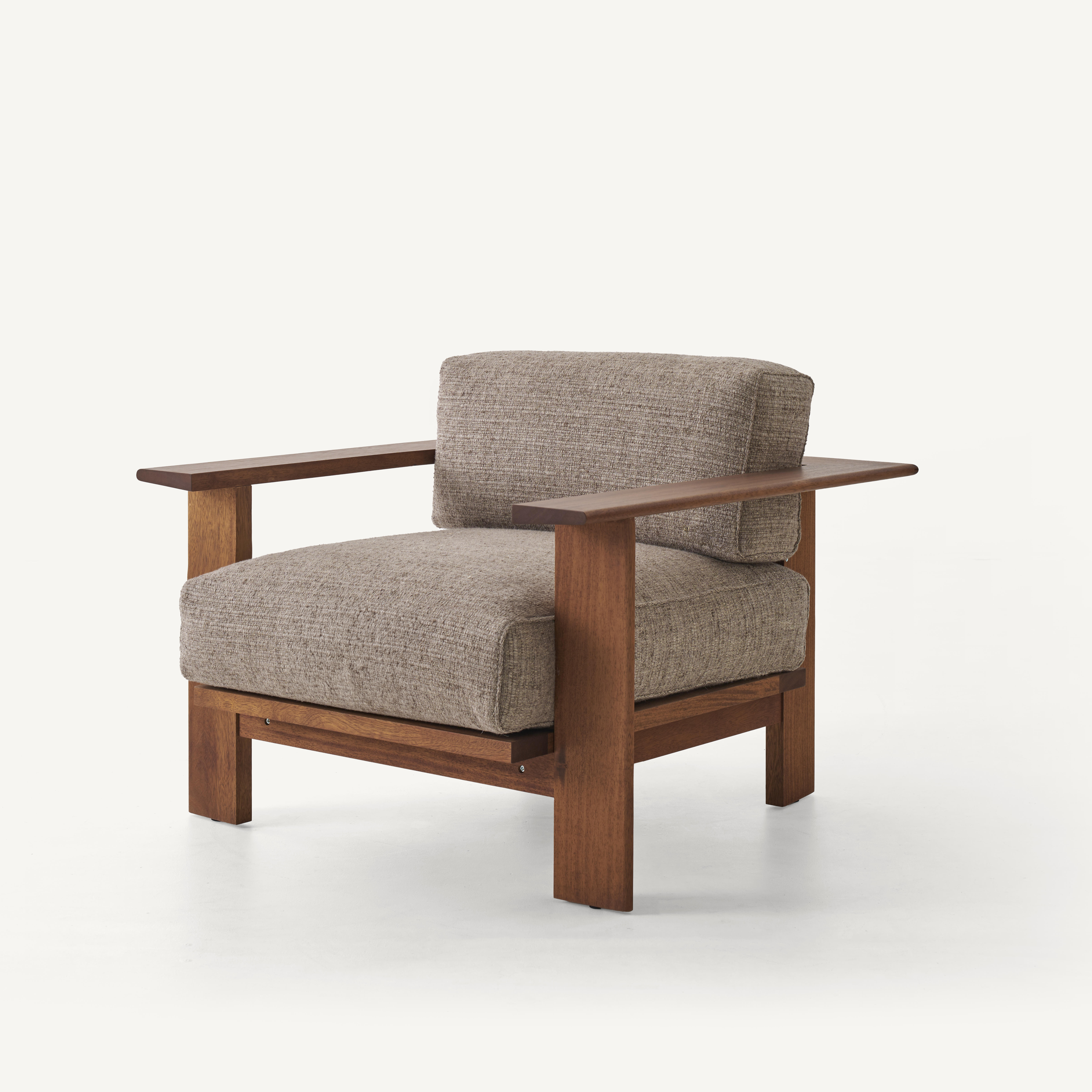 RAIL LOUNGE CHAIRS par BassamFellows