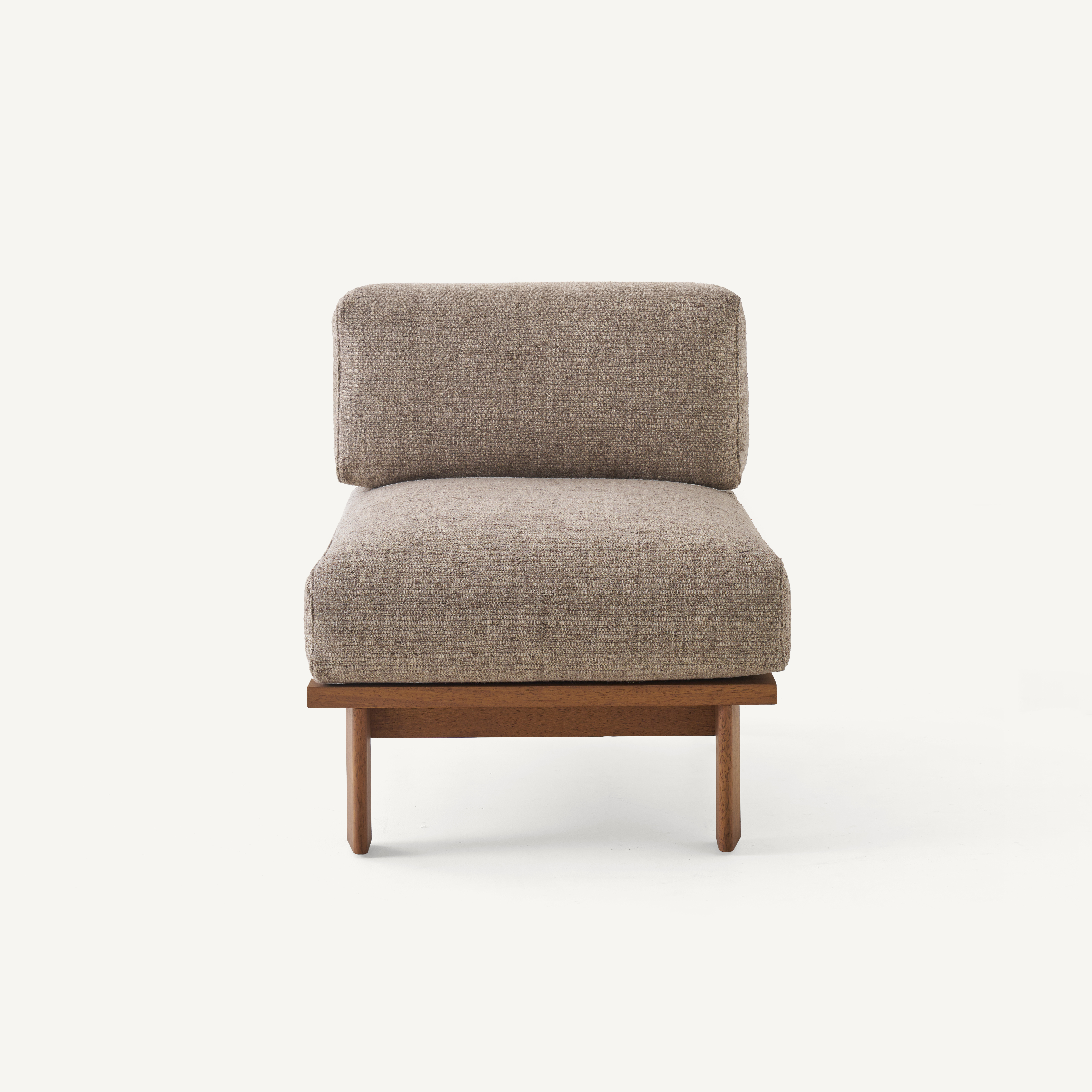 RAIL LOUNGE CHAIRS par BassamFellows