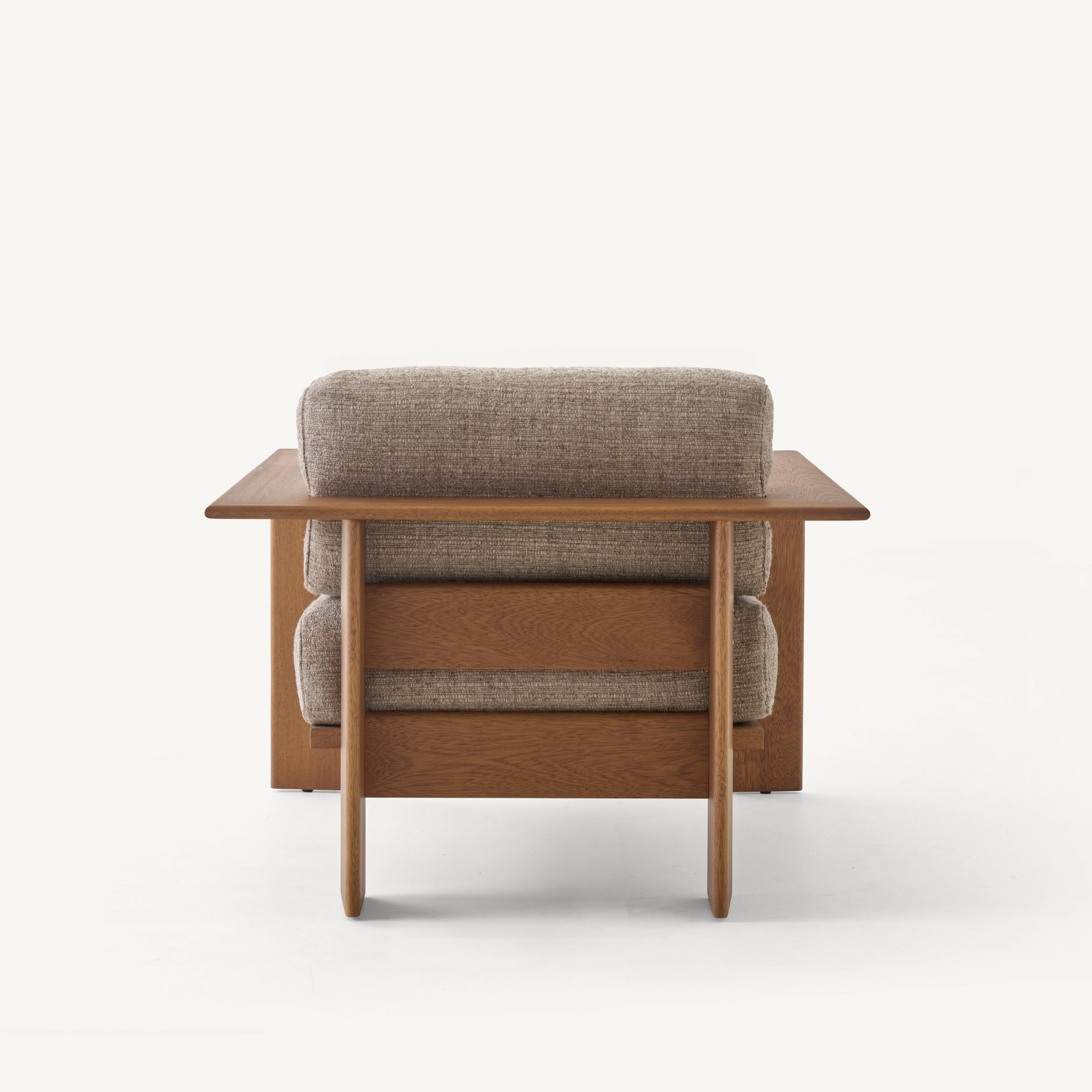 RAIL LOUNGE CHAIRS par BassamFellows