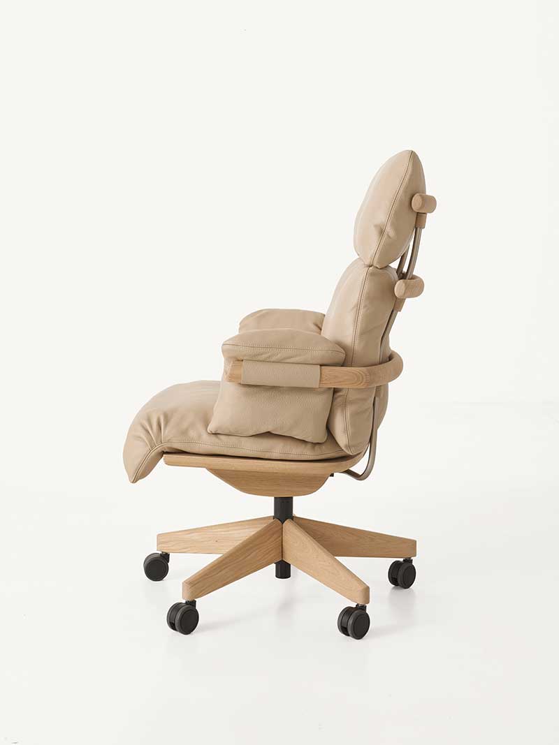 RAMUS HIGH BACK CHAIR par BassamFellows