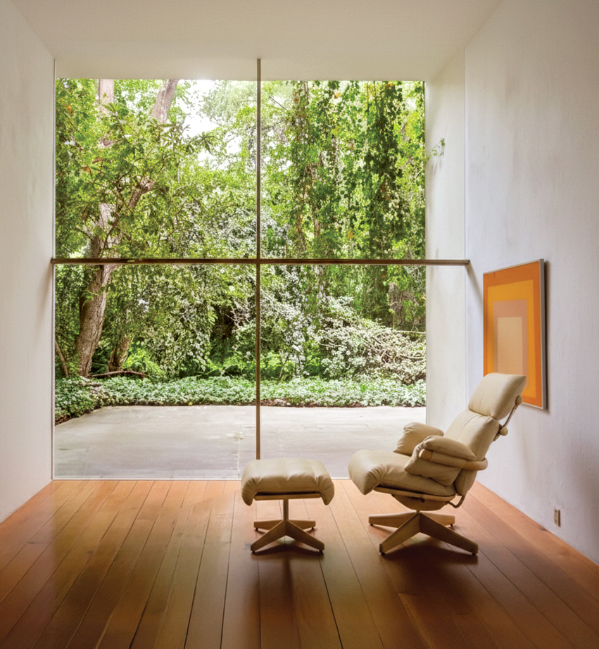 RAMUS LOUNGE CHAIR par BassamFellows