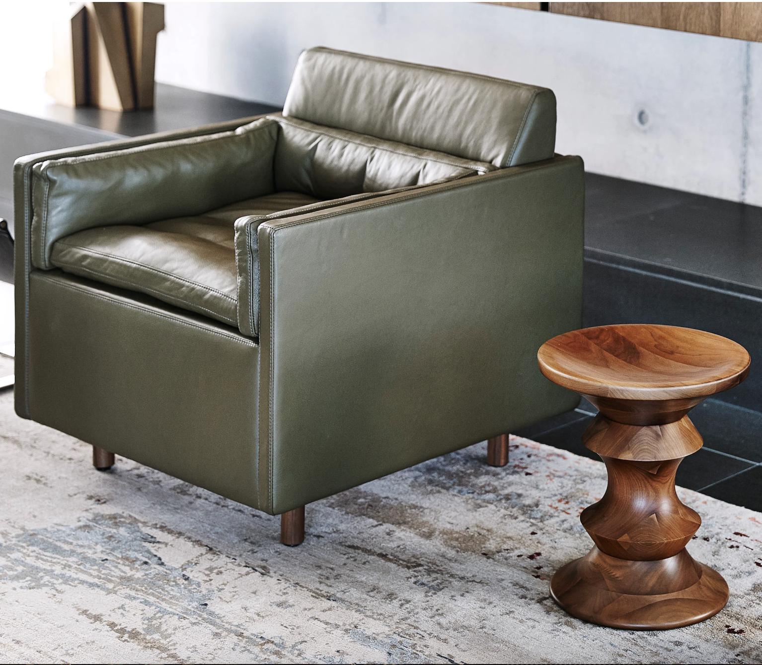 SALON CLUB CHAIR par BassamFellows