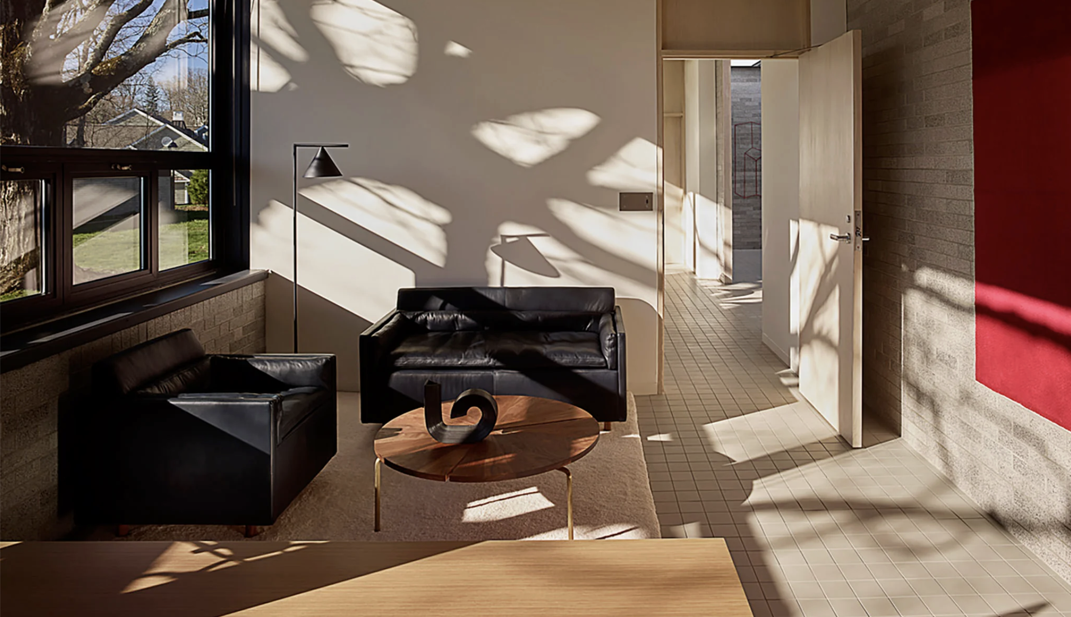 SALON CLUB CHAIR par BassamFellows