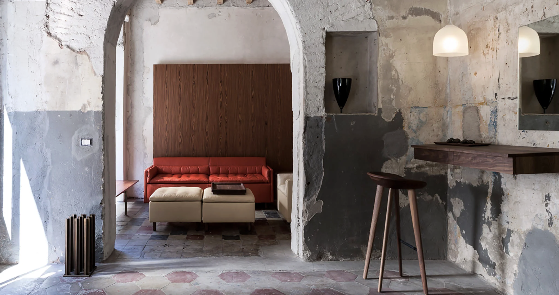 SALON SETTEE par BassamFellows