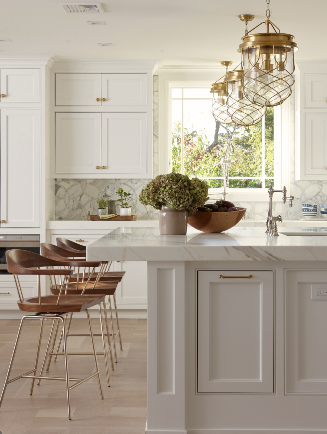 SPINDLE BAR CHAIR par BassamFellows