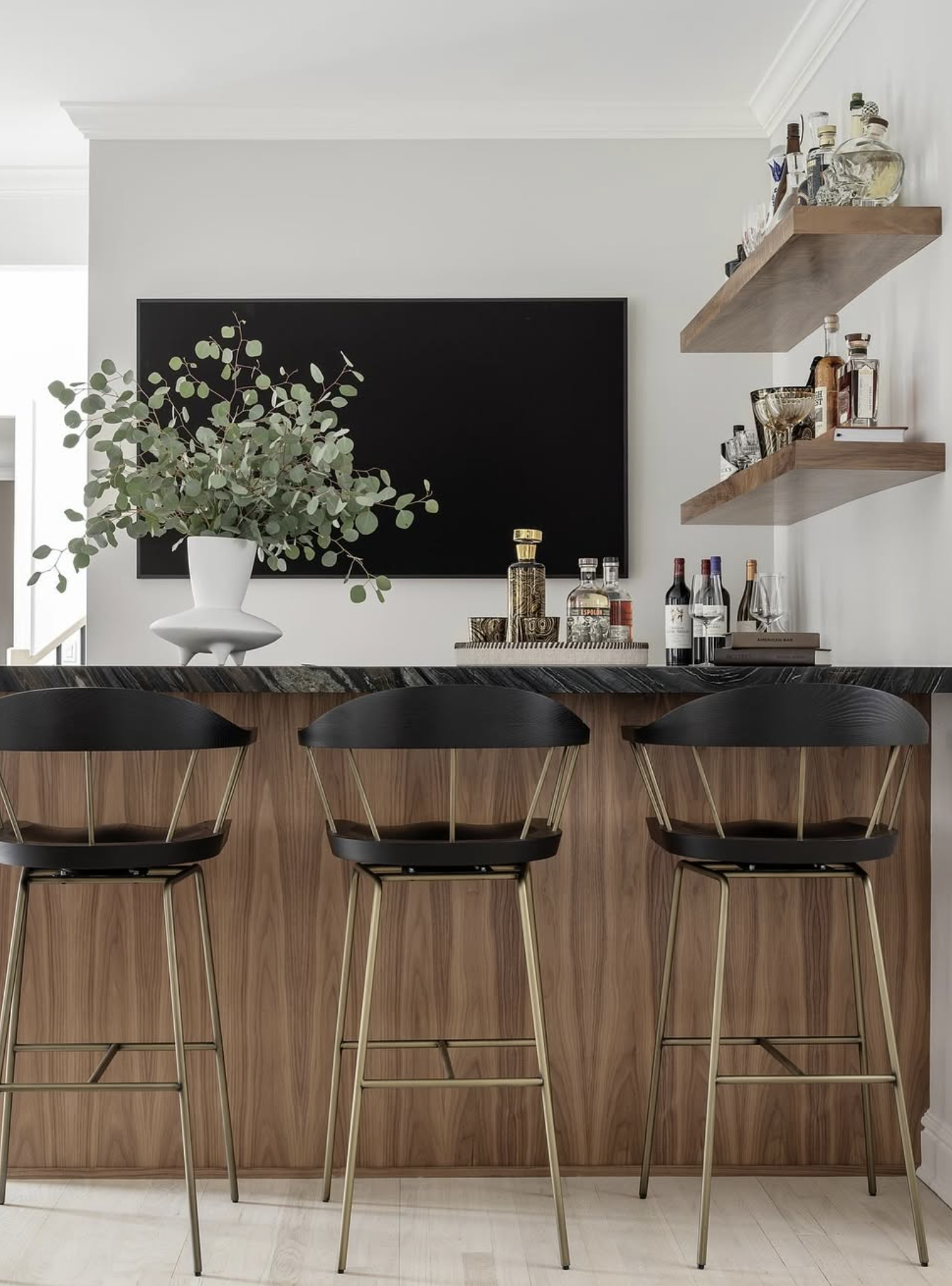 SPINDLE BAR CHAIR par BassamFellows