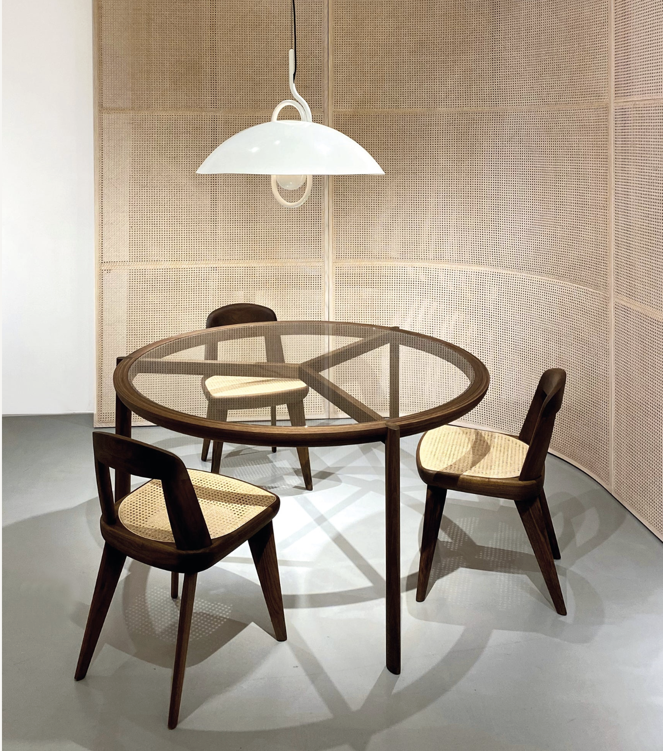 SPOKE TABLE SERIES par BassamFellows