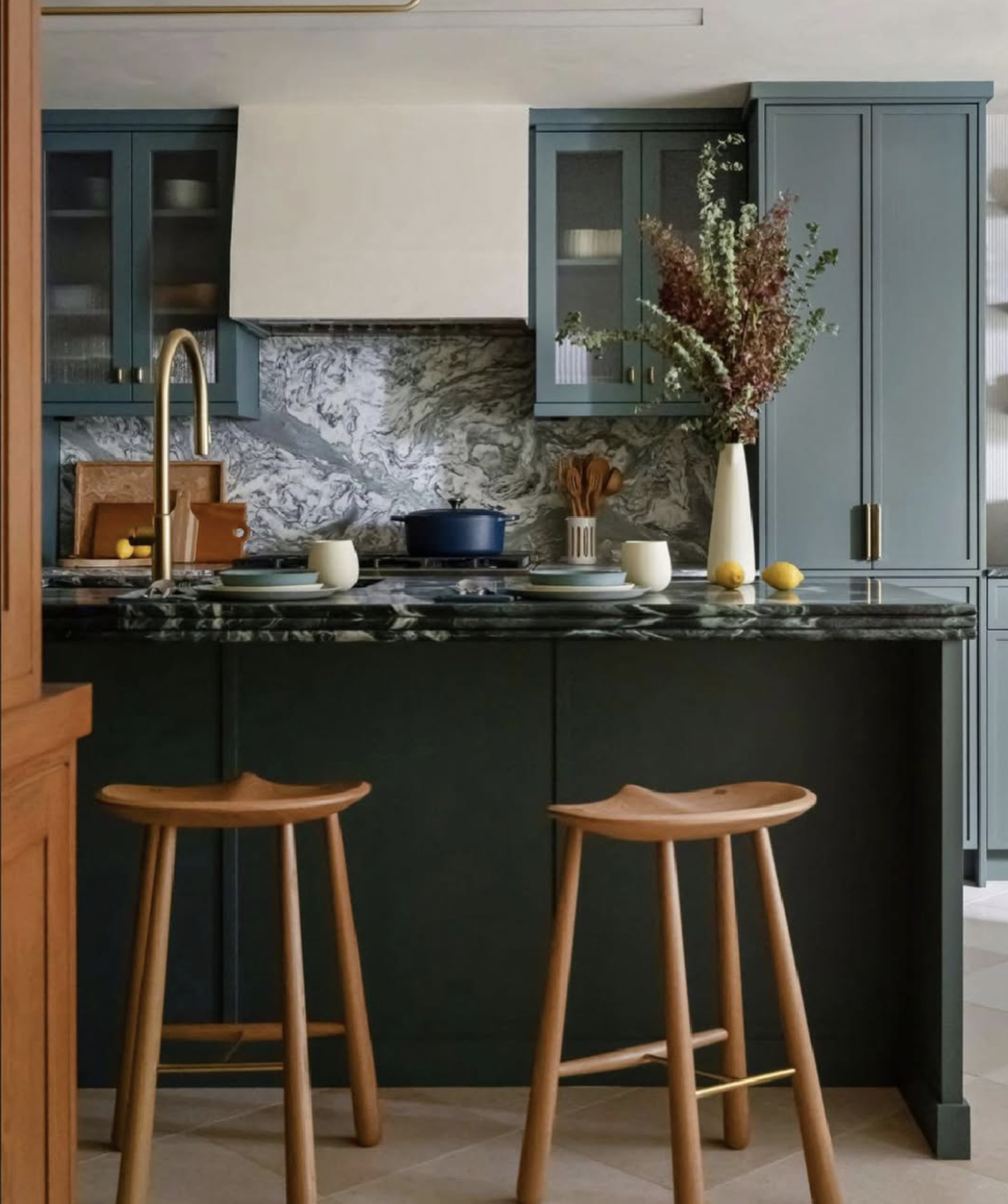 TRACTOR STOOL par BassamFellows