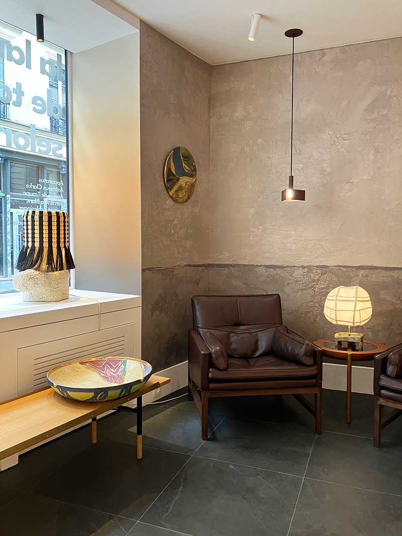 WOOD FRAME LOUNGE CHAIRS par BassamFellows