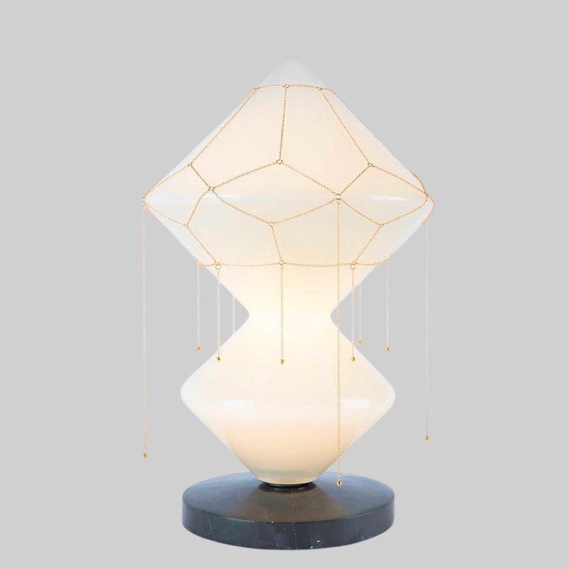 FKA THEMIS TABLE LIGHT par Bec Brittain