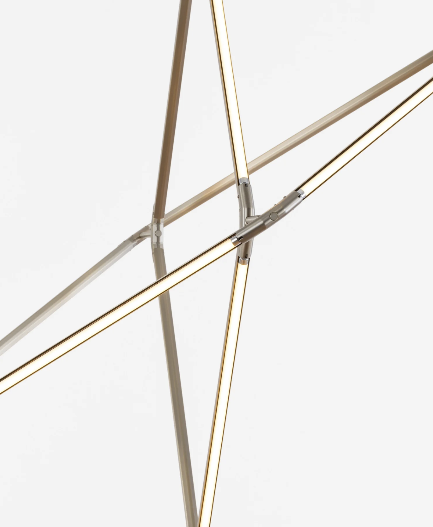 ZELDA ORBITS par Bec Brittain