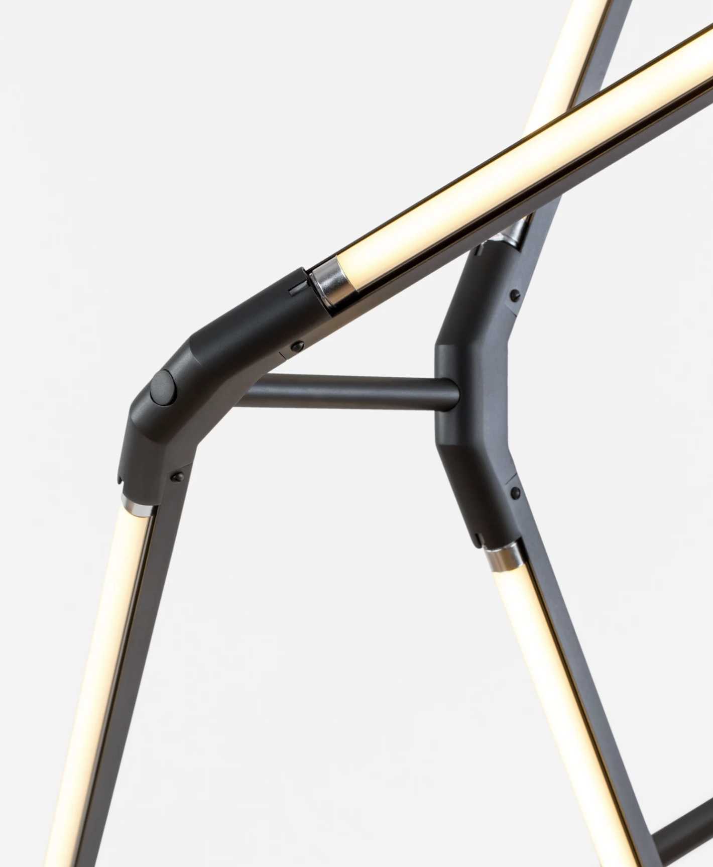 ZELDA ORBITS par Bec Brittain