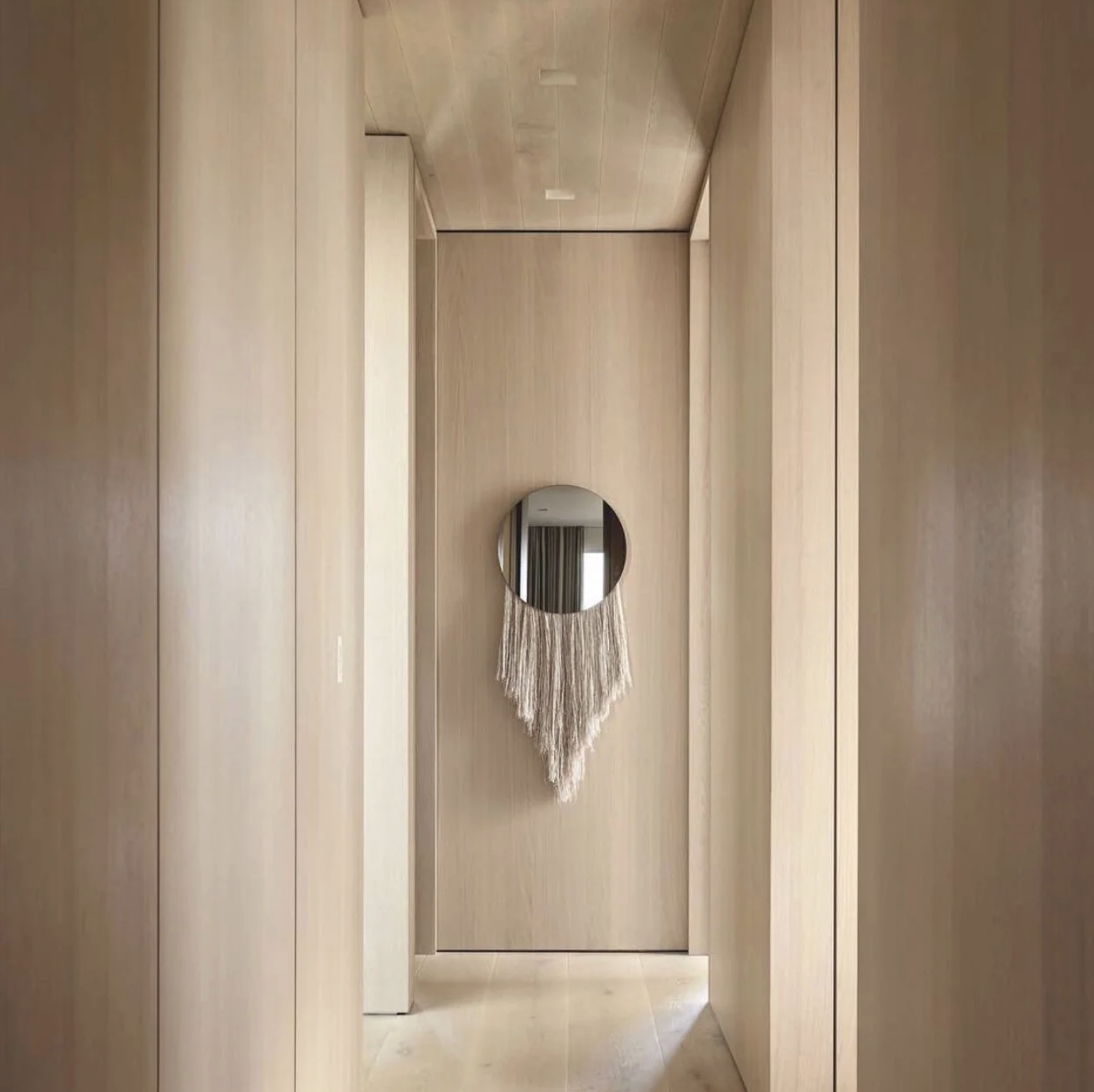 EOS MIRROR par Ben & Aja Blanc