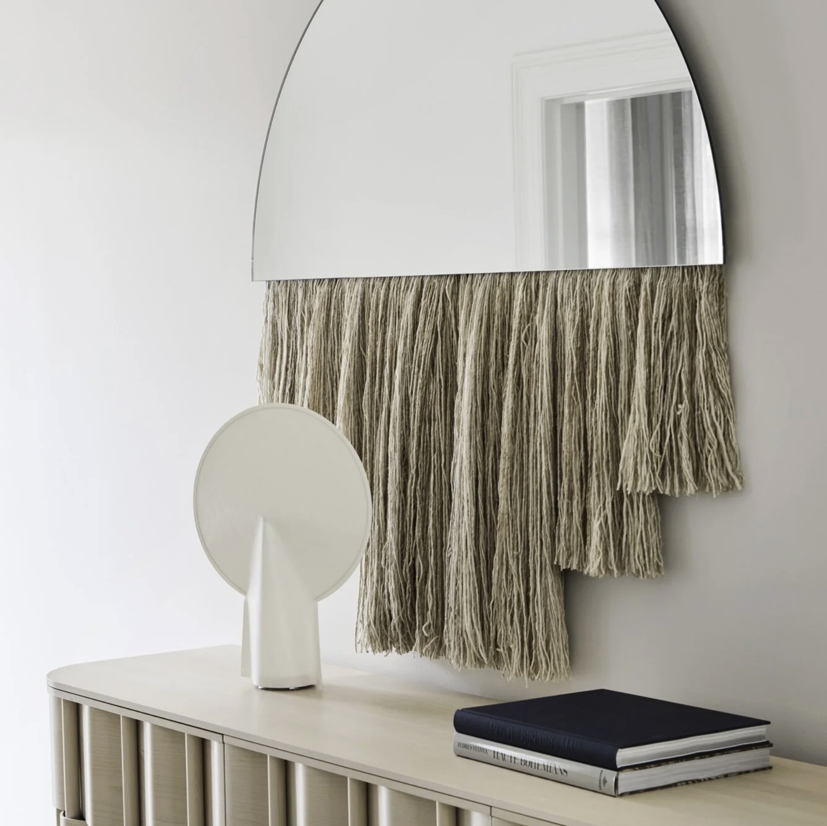 HALF MOON MIRROR par Ben & Aja Blanc