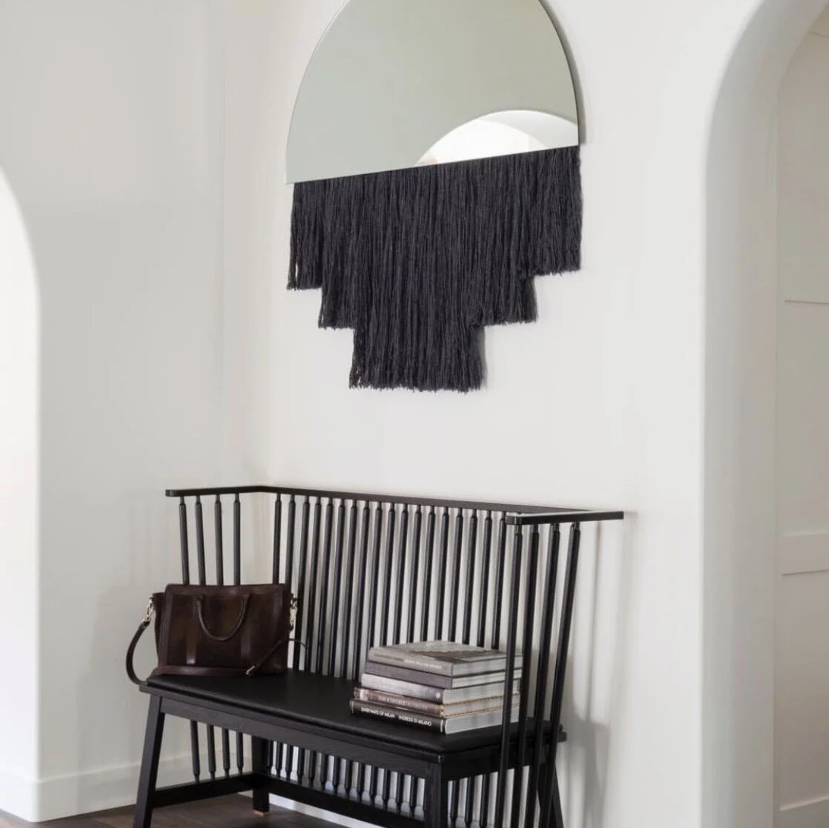 HALF MOON MIRROR par Ben & Aja Blanc