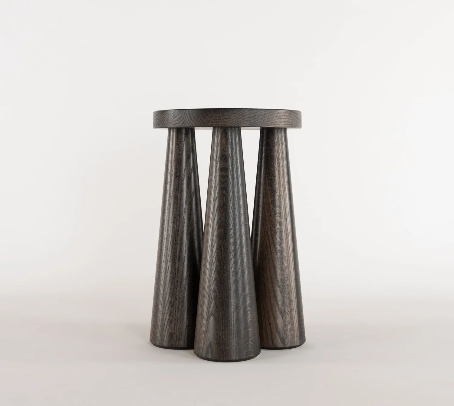 PILLAR SIDE TABLE par Ben & Aja Blanc