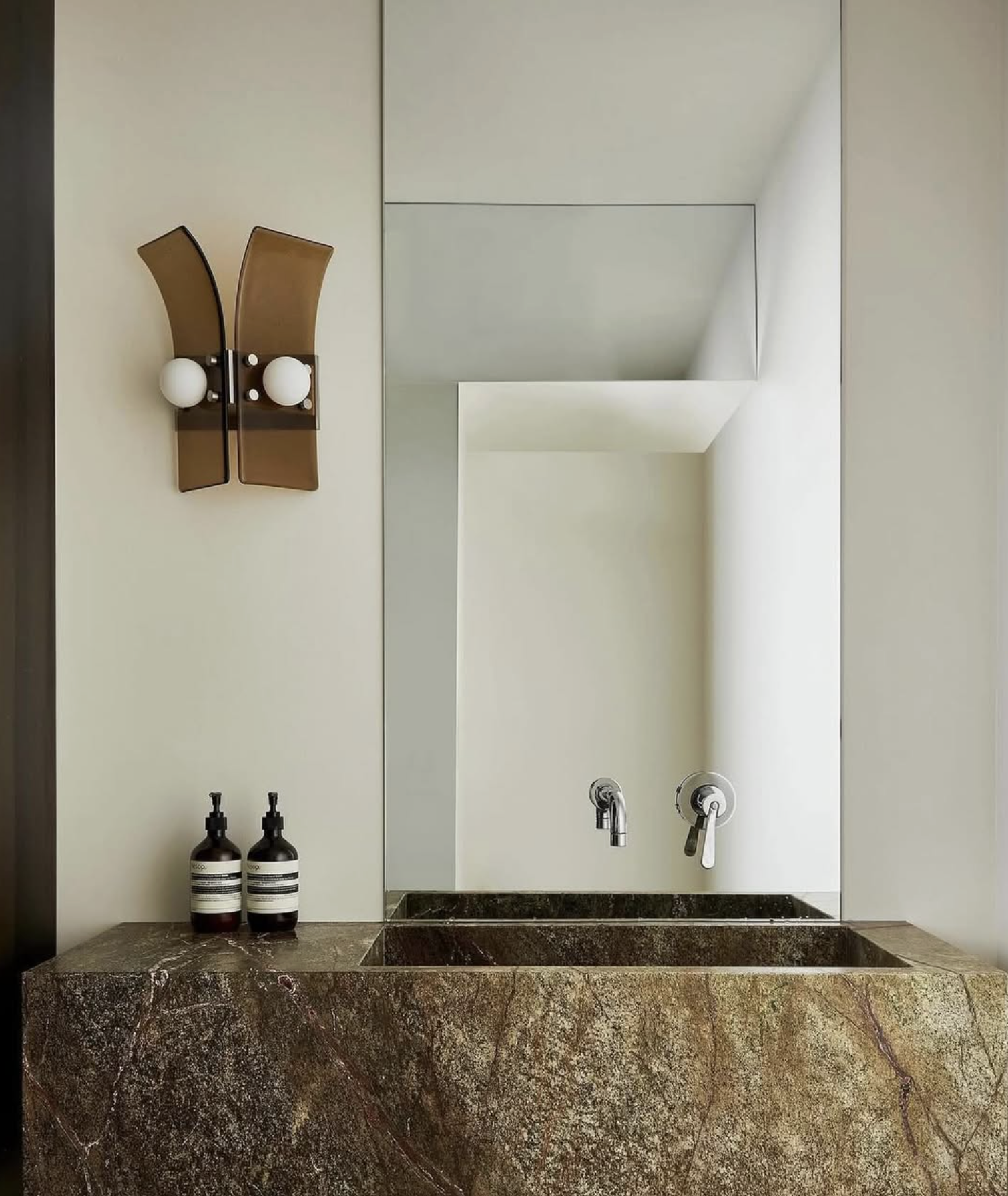 PALM SCONCE par Blue Green Works