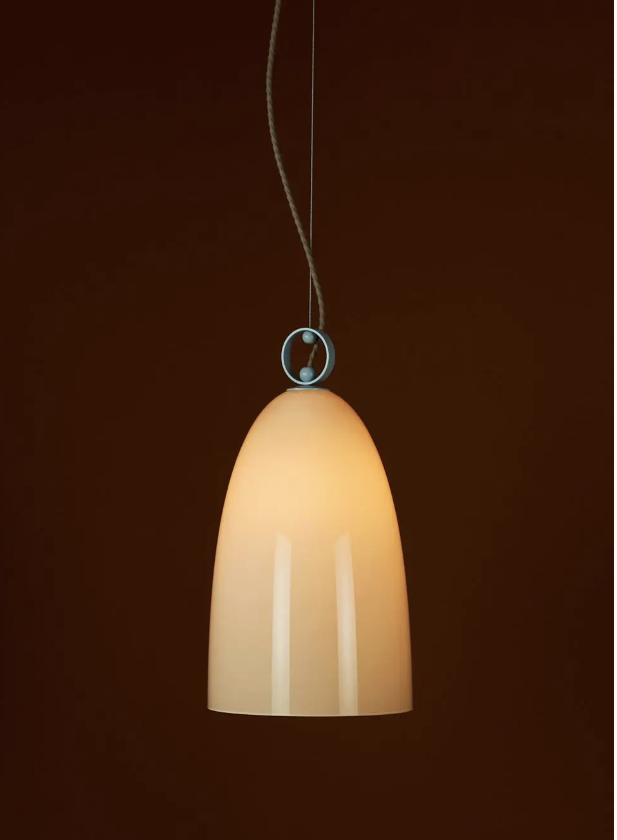 TROPHY DOWN PENDANT par Blue Green Works