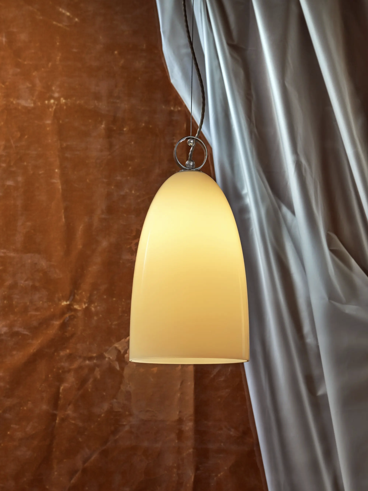 TROPHY DOWN PENDANT par Blue Green Works