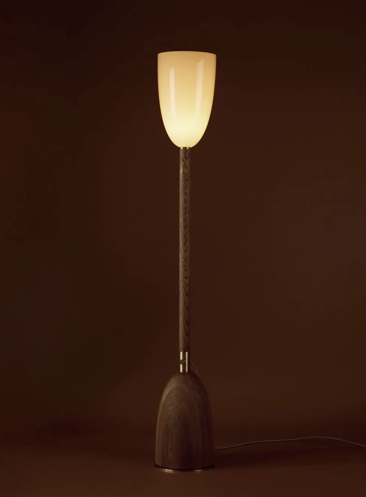 TROPHY FLOOR LAMP par Blue Green Works