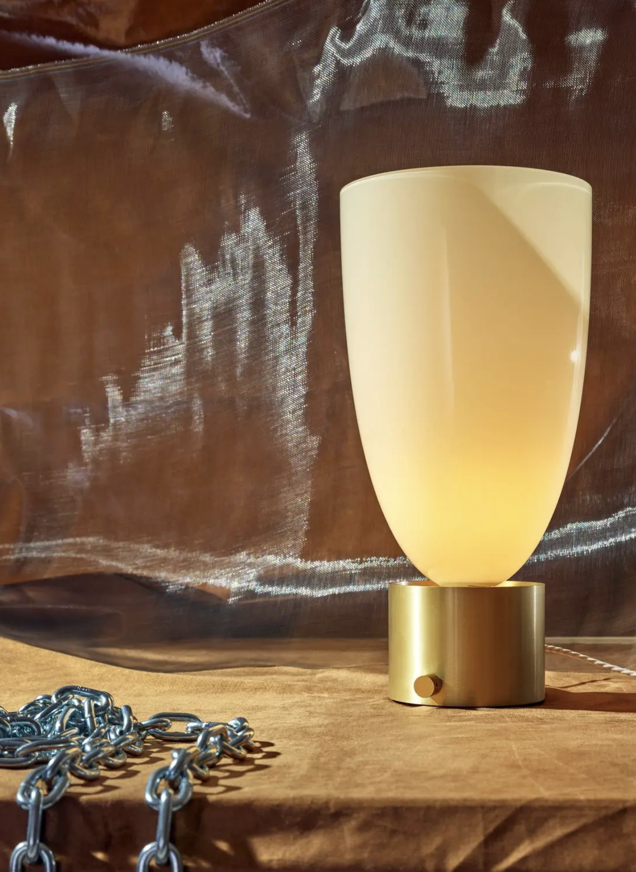 TROPHY TABLE LAMP par Blue Green Works