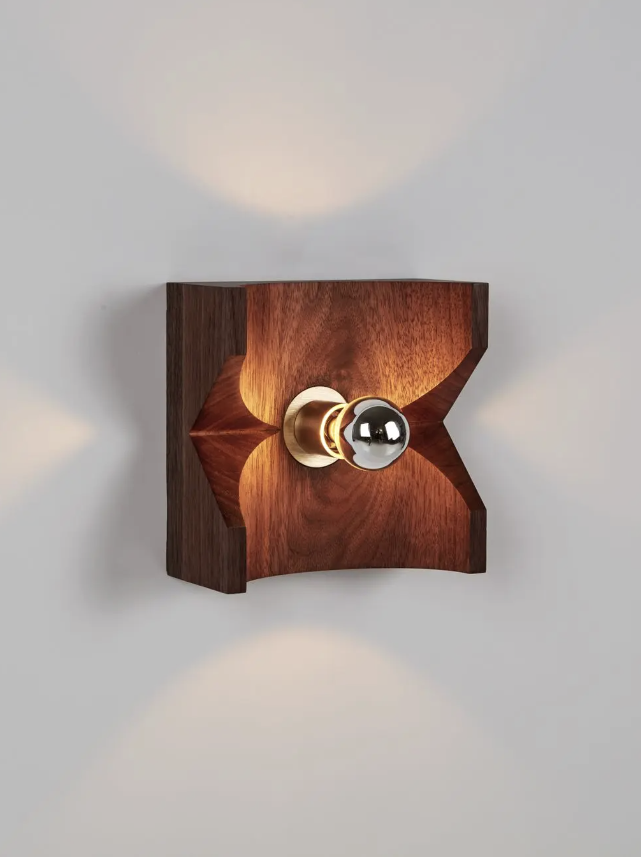 WOOD SCONCE CUT par Blue Green Works