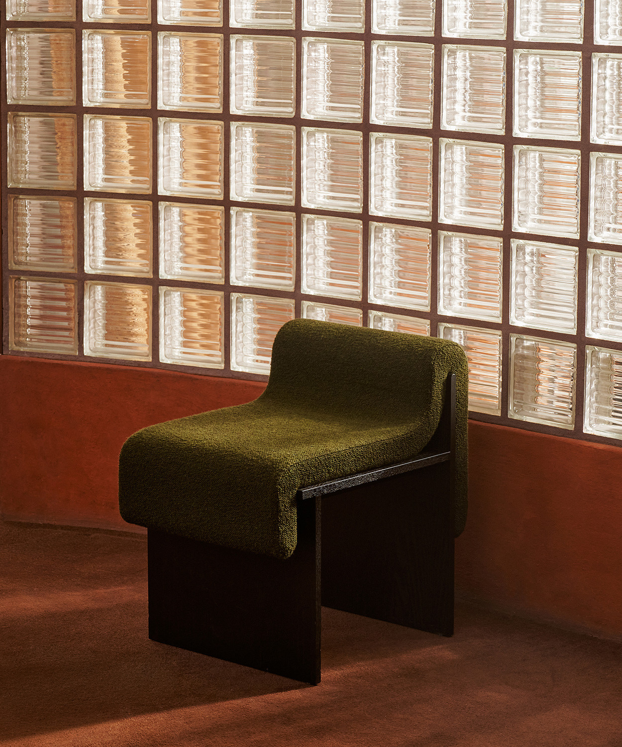 LOW BACK MELT CHAIR par Bower