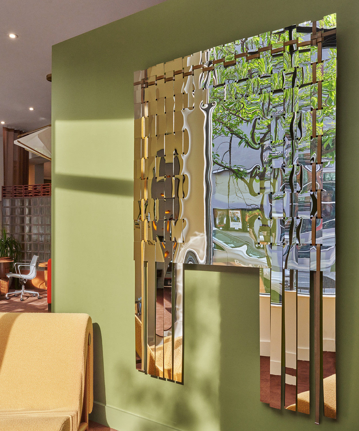 WOVEN MIRROR V par Bower